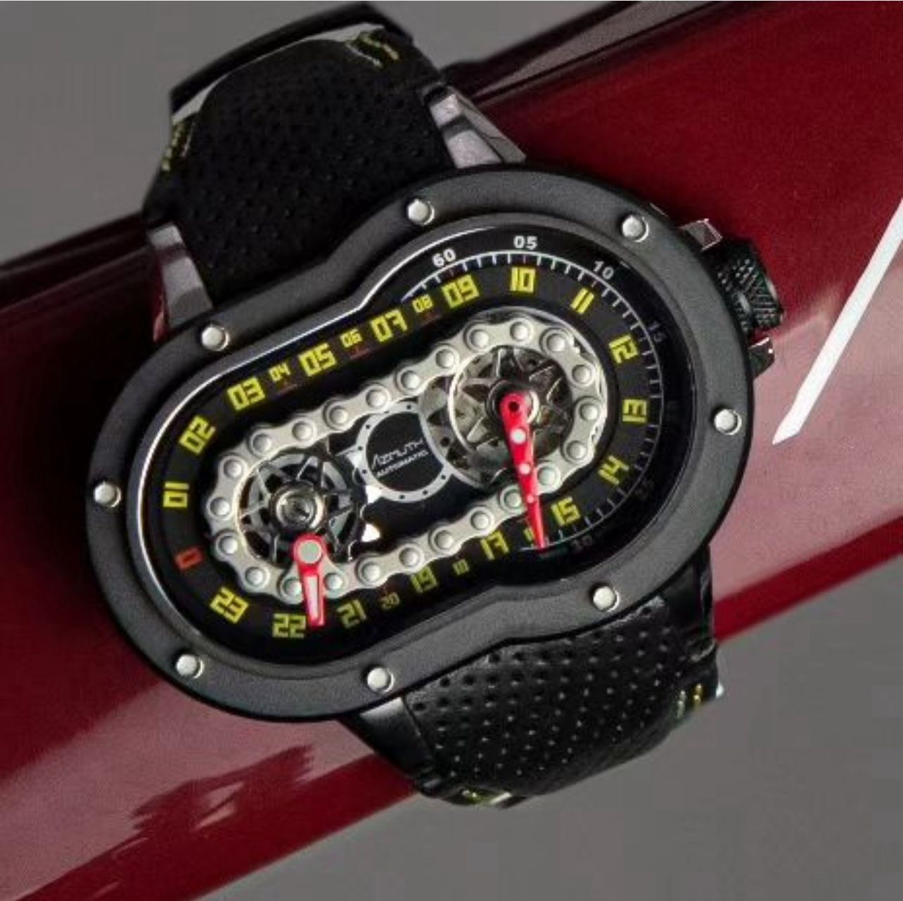 Azimuth Crazy Rider / สำหรับผู้ชาย / อัตโนมัติ / หนัง / 55 มม. x 38 มม. x 16 มม. / 3 ATM / เข็มบอกเวลา 24 ชั่วโมงที่แท้จริงแสดงบนโซ่หมุน ตัวระบุนาที / กลไกสำรองอัตโนมัติที่ดัดแปลงภายใน