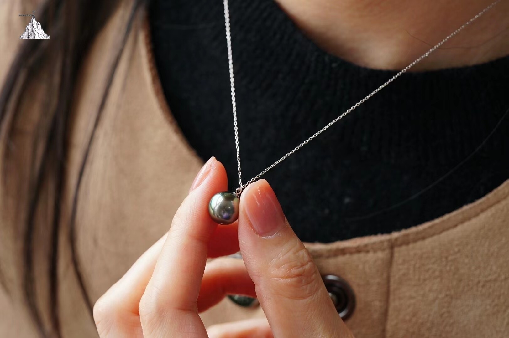 Montagne Jewelry 18k Pure White Gold Simple Design Natural Seawater Tahiti Black Pearl Pendant Necklace · v5