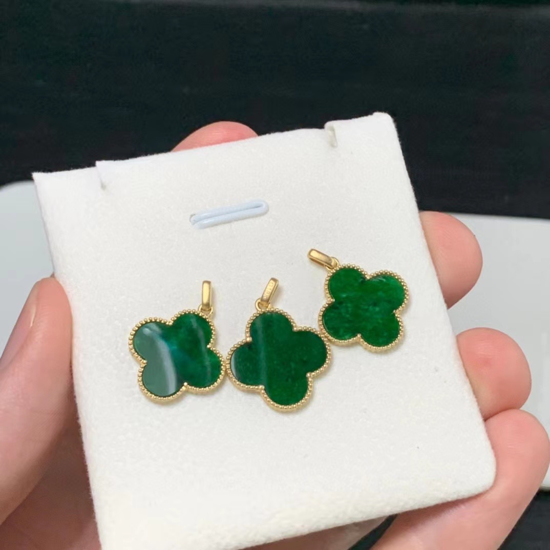 Montagne Jewelry 18k Pure Gold Elegant Four Leaf Clover Design Fine Jewellery Natural 15mm Grade A Green Jade Jadeite Pendant Necklace