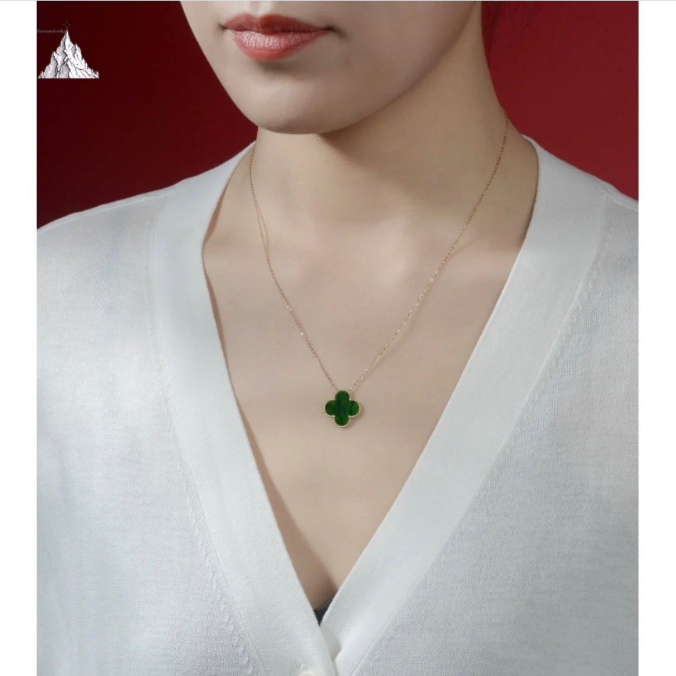 Montagne Jewelry 18k Pure Gold Elegant Four Leaf Clover Design Fine Jewellery Natural 15mm Grade A Green Jade Jadeite Pendant Necklace