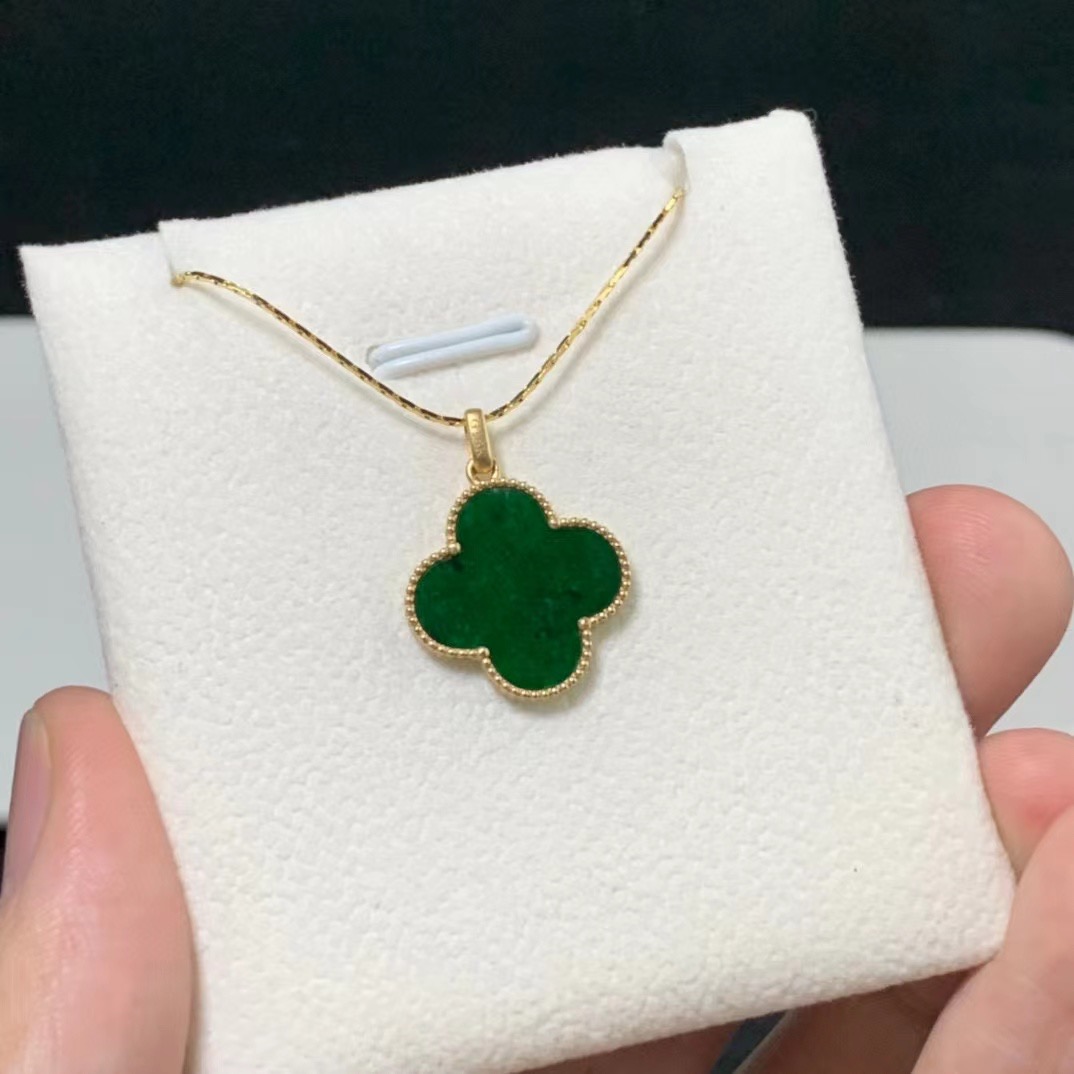 Montagne Jewelry 18k Pure Gold Elegant Four Leaf Clover Design Fine Jewellery Natural 15mm Grade A Green Jade Jadeite Pendant Necklace