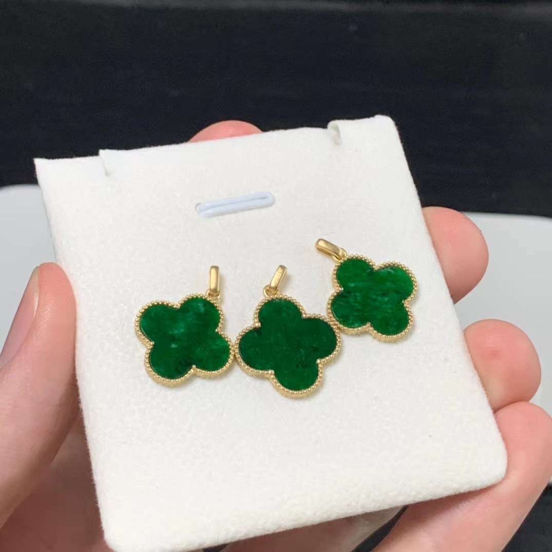Montagne Jewelry 18k Pure Gold Elegant Four Leaf Clover Design Fine Jewellery Natural 15mm Grade A Green Jade Jadeite Pendant Necklace