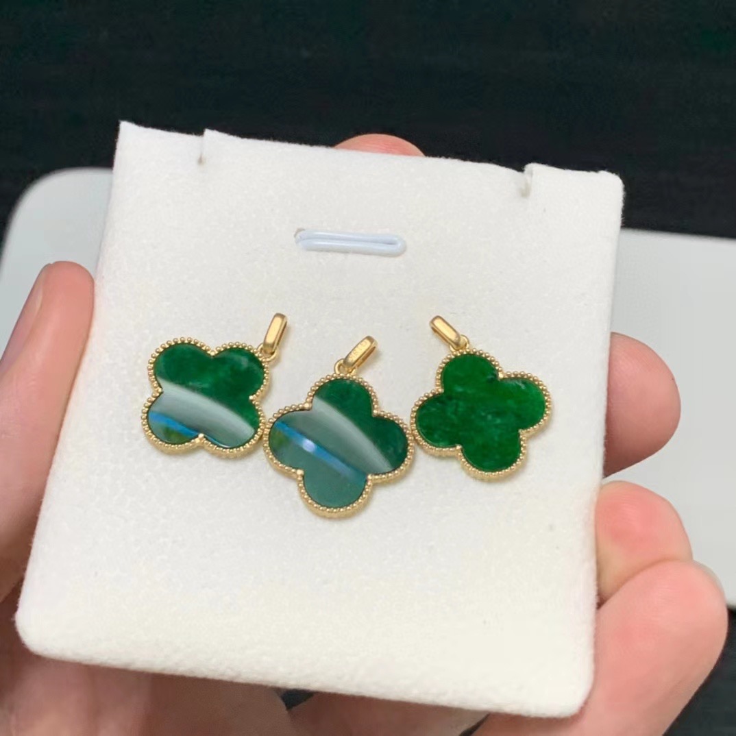 Montagne Jewelry 18k Pure Gold Elegant Four Leaf Clover Design Fine Jewellery Natural 15mm Grade A Green Jade Jadeite Pendant Necklace