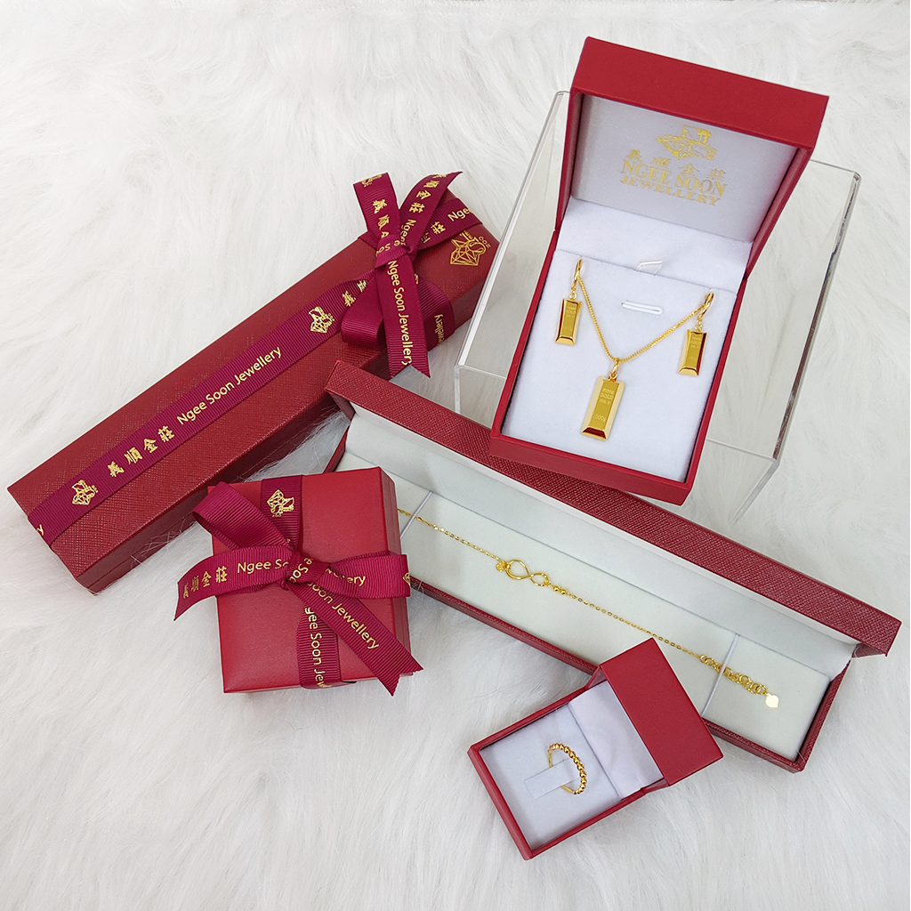 Anello delicato Steffi in oro 916 di Ngee Soon Jewellery