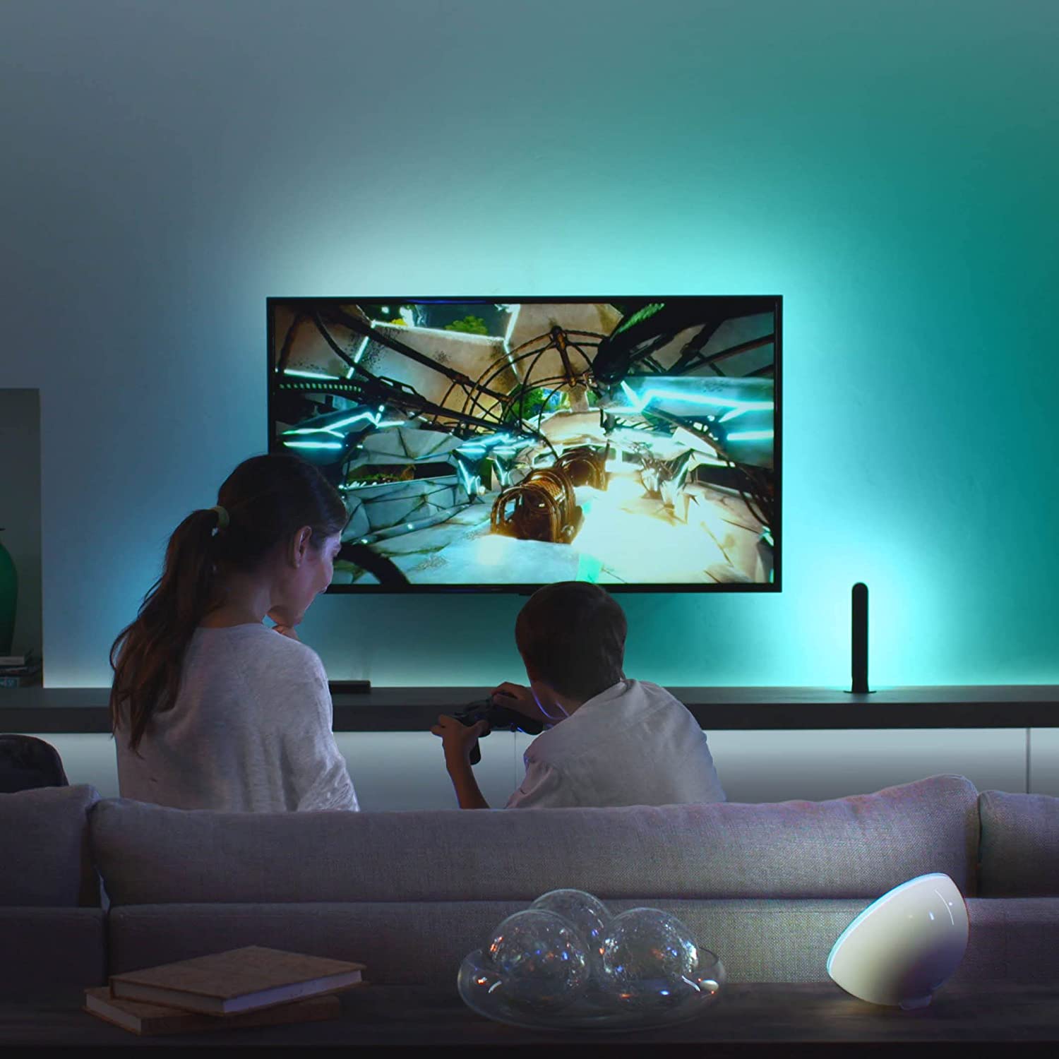 [2yr warranty] Philips HUE Play HDMI sync box / Smart Light control sync with TV · v55