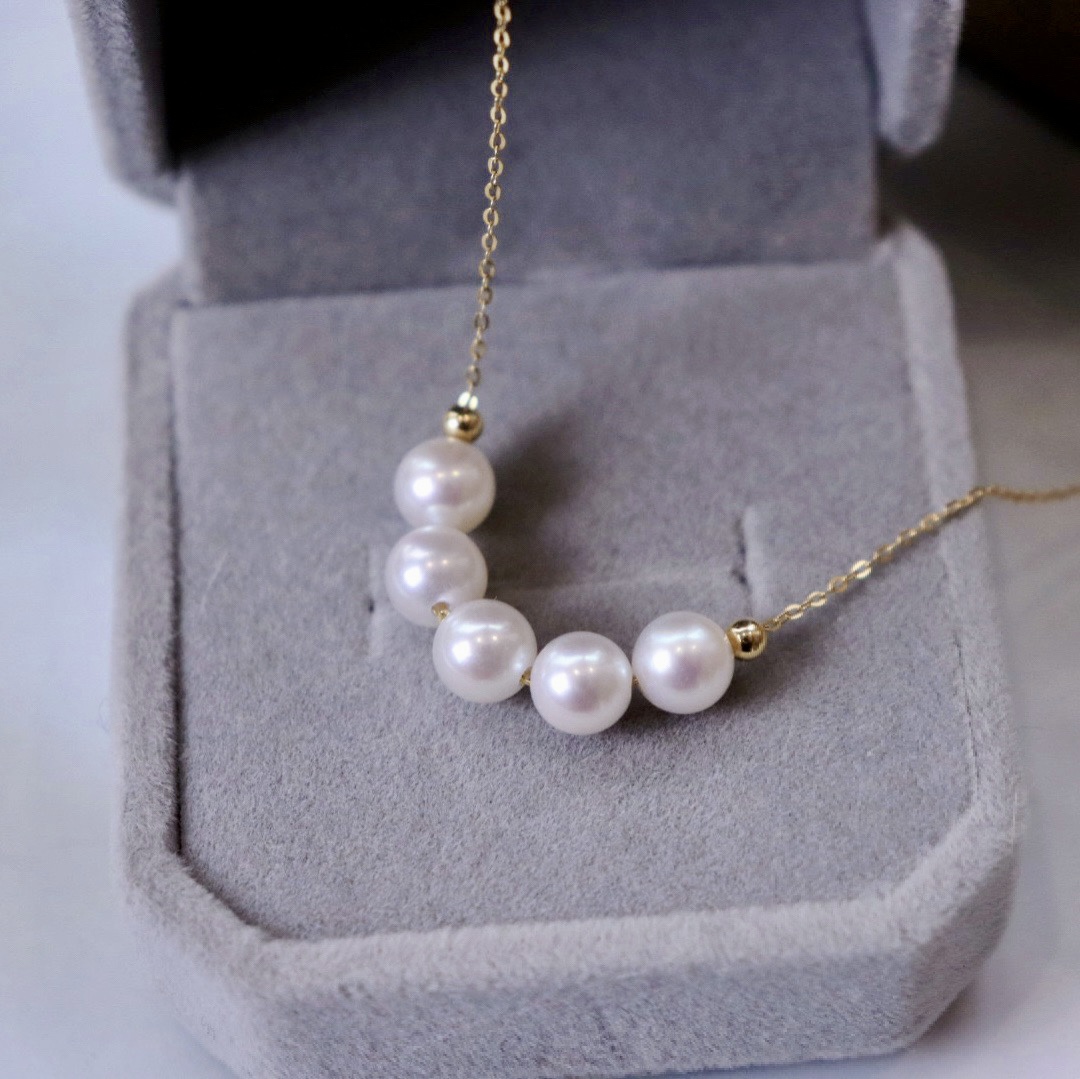 Collier en or 18 carats Montagne Jewelry, design élégant, or pur, haute joaillerie, perles blanches naturelles de 7 à 7,5 mm