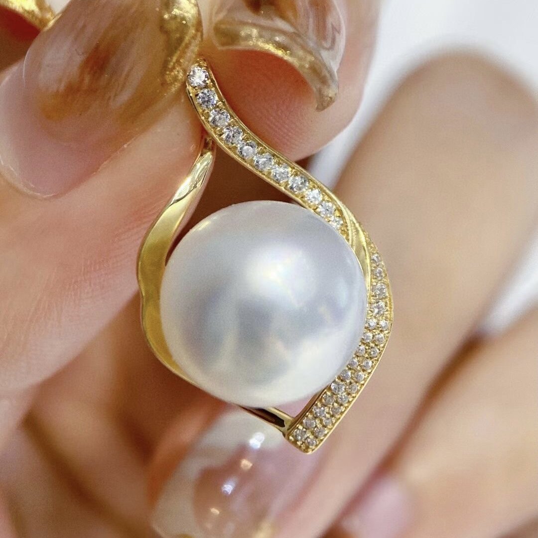 Montagne Jewelry จี้ทองคำ 18k สำหรับผู้หญิง ดีไซน์หรูหรา เครื่องประดับชั้นดี จี้ไข่มุกสีขาวธรรมชาติ ขนาด 12.5 มม. สร้อยคอทองคำ