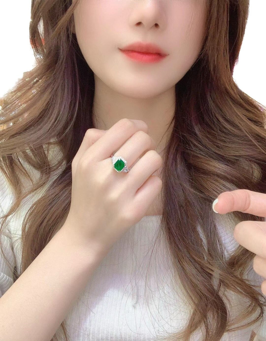 Montagne Jewelry 18k Pure White Gold Ring 0.76 Carat Diamond Inset Fine Jewellery Natural 2.2 Carat Emerald Ring