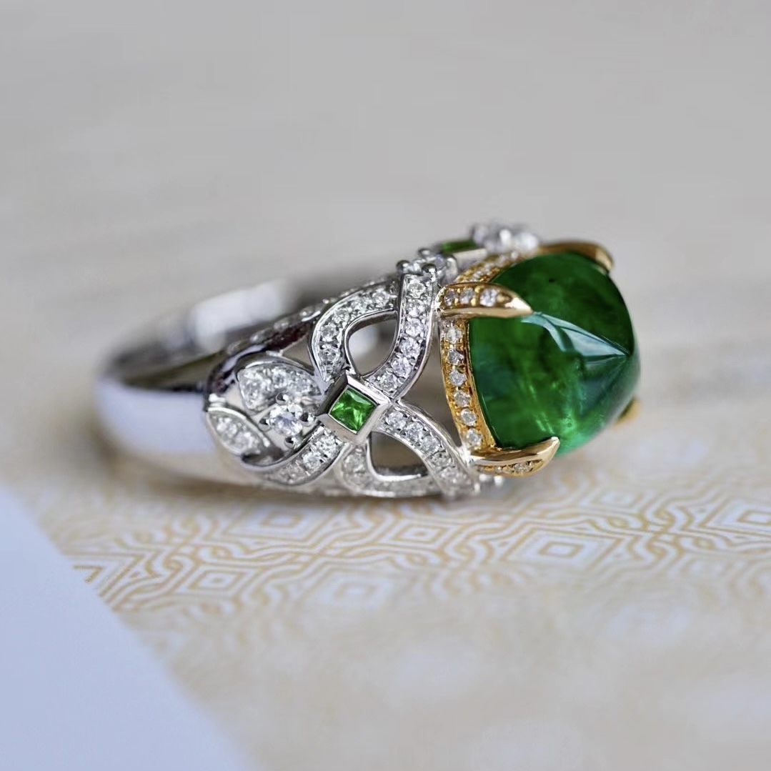 Montagne Jewelry Customization 18k Gold Ring 0.36 Carat Diamond Inset Fine Jewellery Natural 3.76 Carat vivid Green Emerald Ring