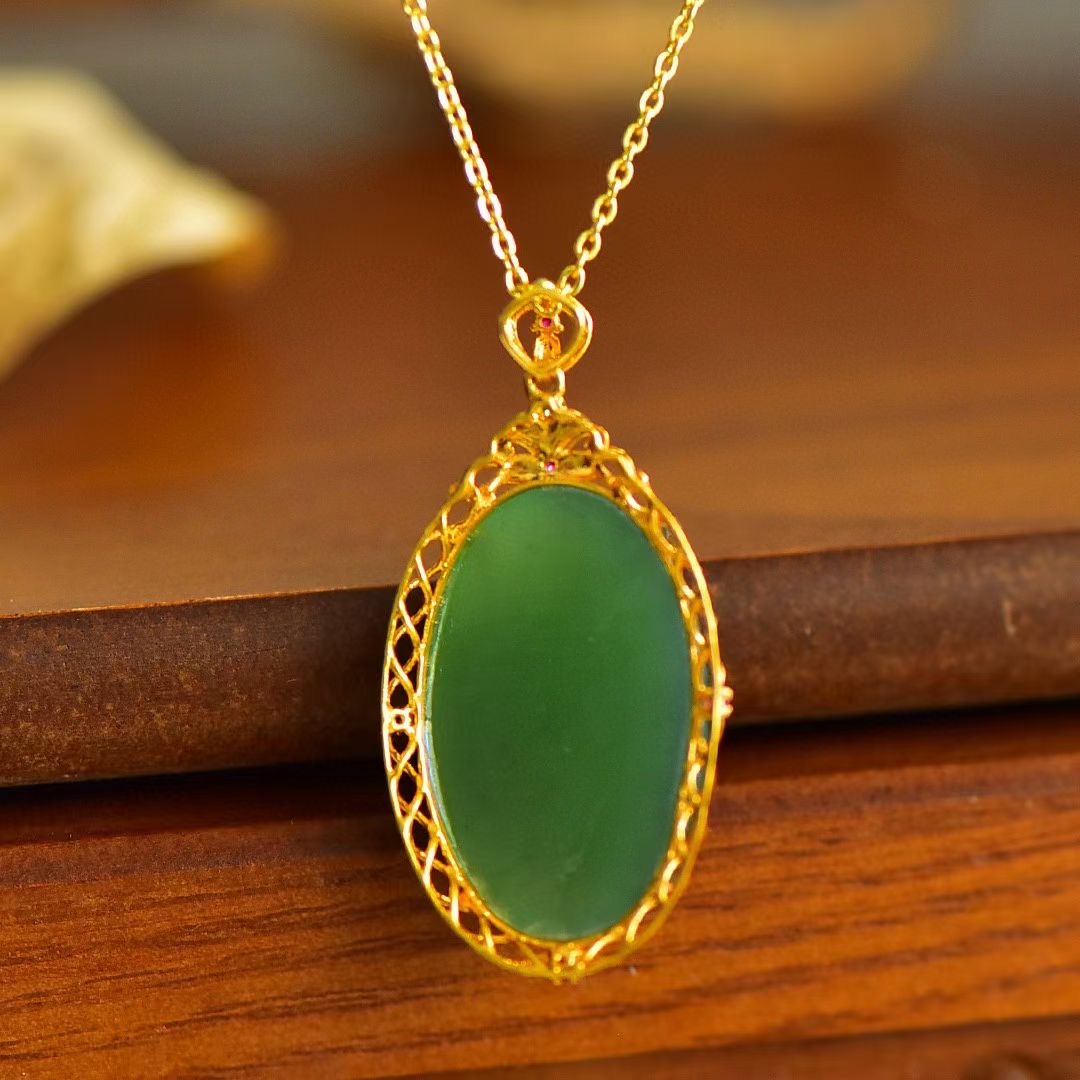 Montagne Jewelry สร้อยคอทองคำบริสุทธิ์ 18k สำหรับผู้หญิง ดีไซน์ฝังอัญมณี เครื่องประดับชั้นดี สร้อยคอจี้หยกสีเขียวตาแมวธรรมชาติ ขนาด 19x33 มม.