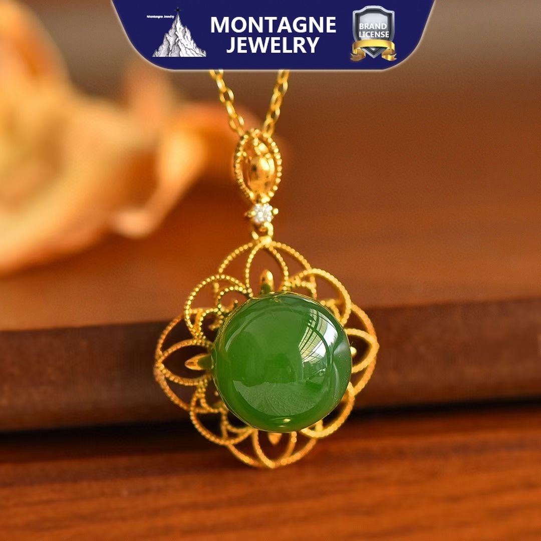 Montagne Jewelry สร้อยคอทองคำบริสุทธิ์ 18k สำหรับผู้หญิง จี้หยกเขียวธรรมชาติฝังเพชร ขนาด 20x30 มม.
