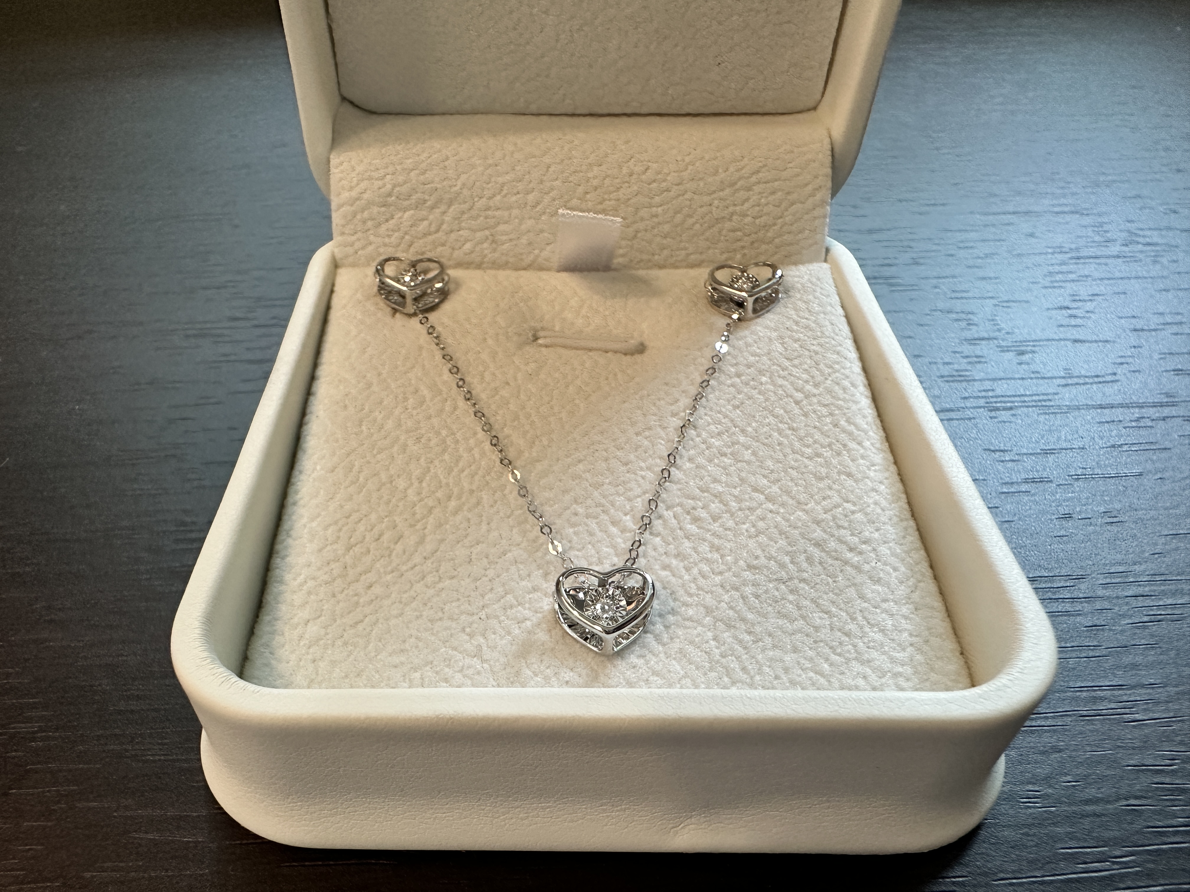 Ciondolo e orecchini danzanti in oro bianco 18 carati con diamante, regalo di San Valentino per lei
