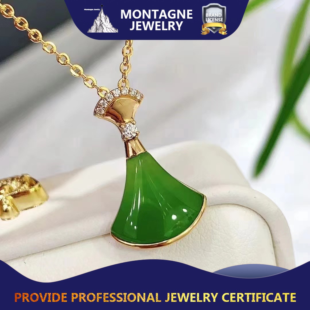 Montagne Jewelry สร้อยคอทองคำบริสุทธิ์ 18K สำหรับผู้หญิง จี้หยกเขียวเกรด A ดีไซน์ใบไม้นำโชค ขนาด 19x12 มม. เครื่องประดับชั้นดี