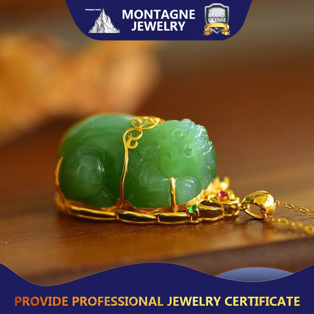 Montagne Jewelry สร้อยคอทองคำบริสุทธิ์ 18k สำหรับผู้หญิง PIXIOU Design Fine Jewellery สร้อยคอจี้หยกเขียวเกรด A ธรรมชาติ ขนาด 17*34 มม.