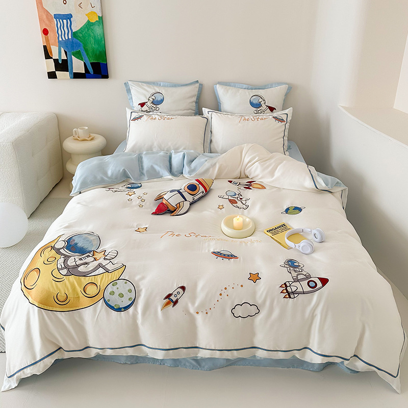 Set di biancheria da letto Cartoon Embroidery 100 Blue Essence Set quattro pezzi in Tencel bifacciale con lenzuolo e copripiumino in seta ghiacciata fresca per bambini AoyuejhaSD-CB