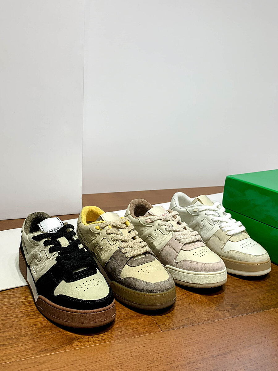 Scarpe da tavola retrò in pelle color block da donna casual all-match primaverili nuovo stile Sneakers bianche sportive Dequn Shoes Street Style