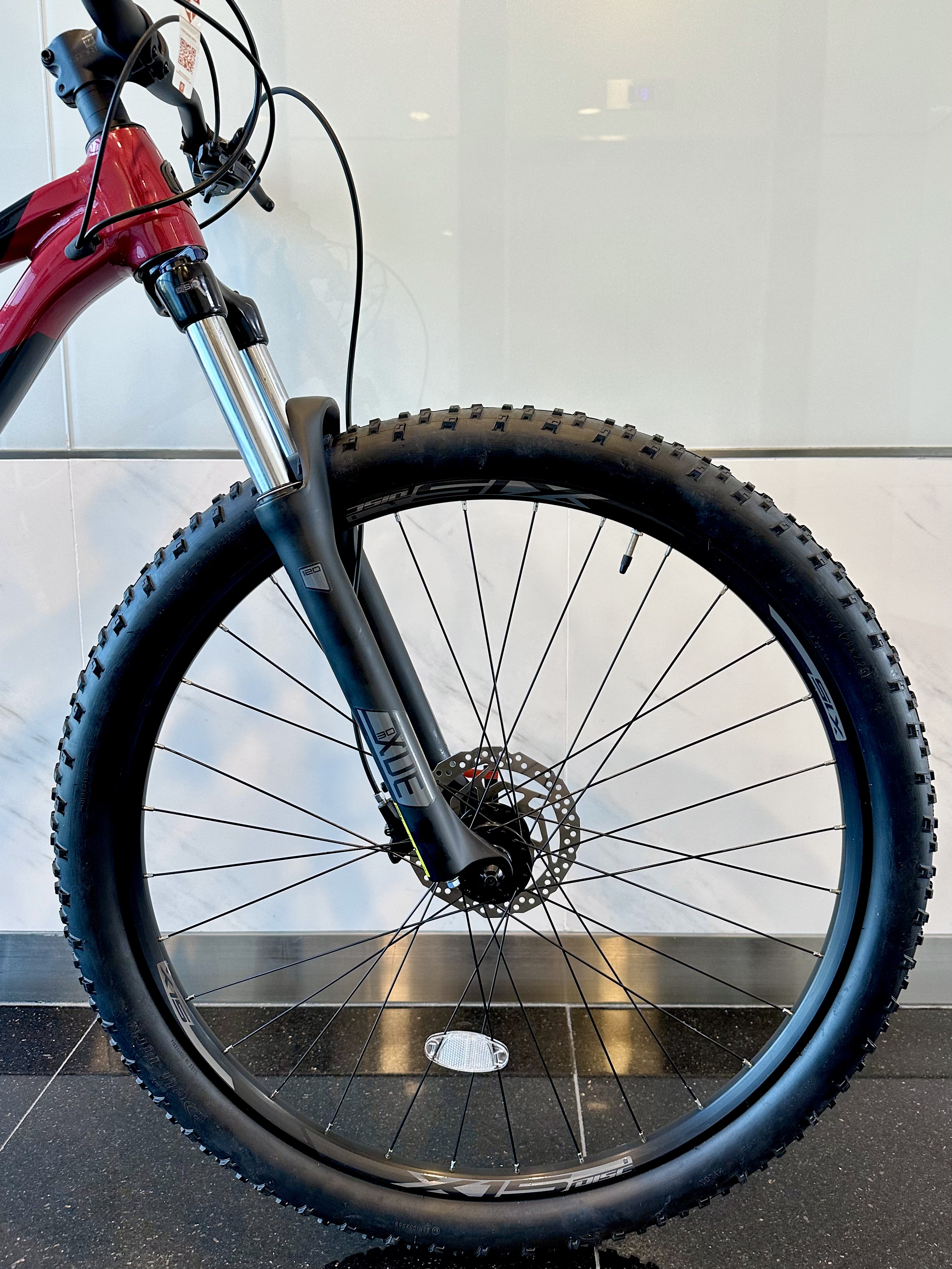 Polygon Xtrada 5 Trail Ready Mountain Bike | Shimano Deore M4100 2x10 Speed · v8