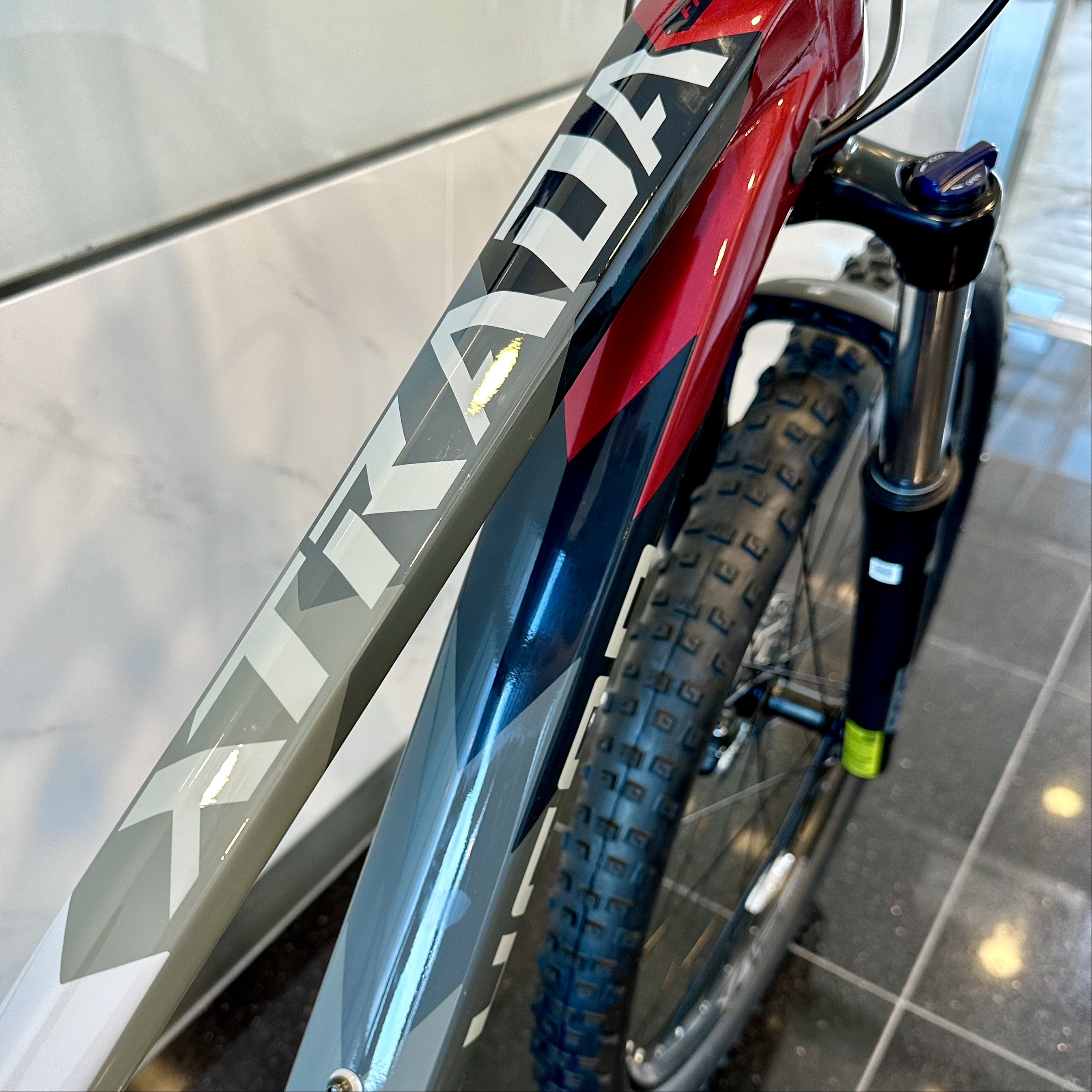 Polygon Xtrada 5 Trail Ready Mountain Bike | Shimano Deore M4100 2x10 Speed · v8