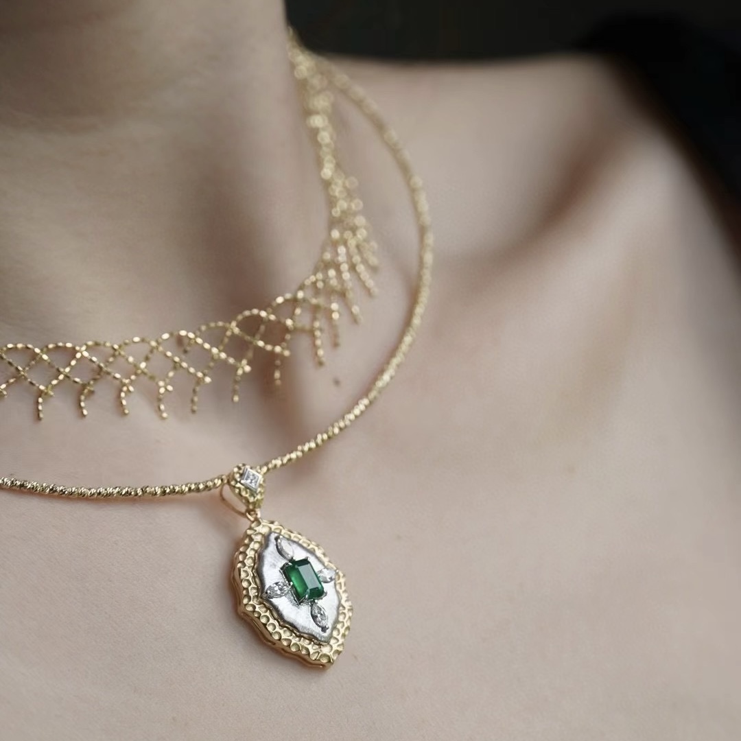 Montagne Jewelry สร้อยคอทองคำบริสุทธิ์ 18k สำหรับผู้หญิง ประดับเพชร buccellati ดีไซน์เครื่องประดับชั้นดี สร้อยคอจี้มรกต Panjshir ธรรมชาติ