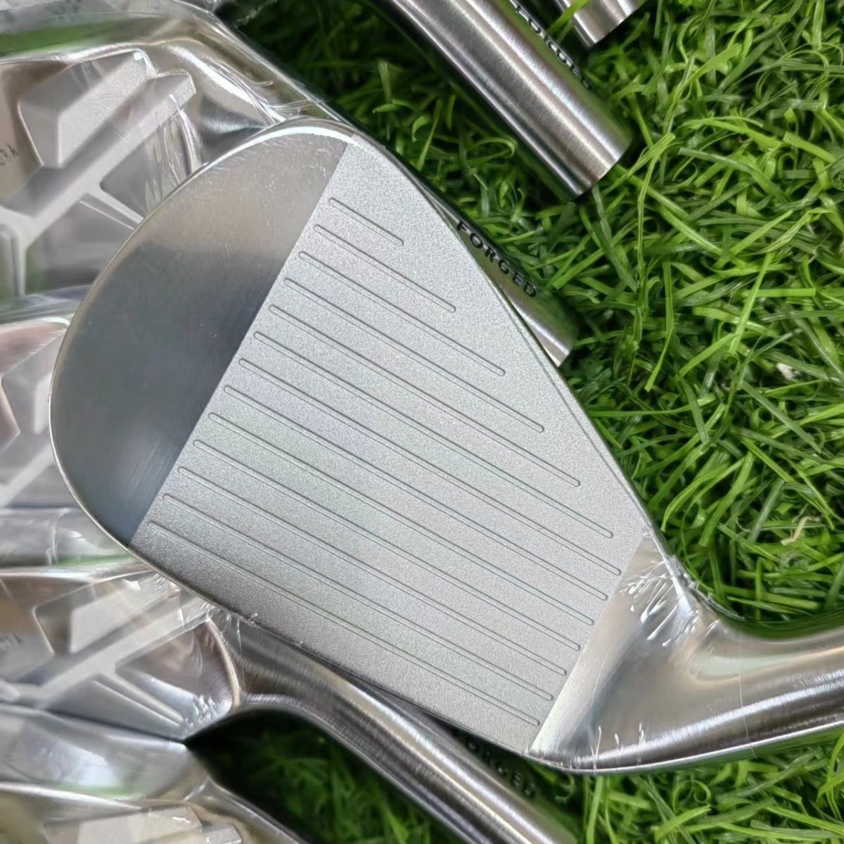 Miura MC-501 Irons Golf Clubs Soft Iron Forged Iron Set Complete Set Men's High Rebound Performance Knife Back Profile Irons · v10