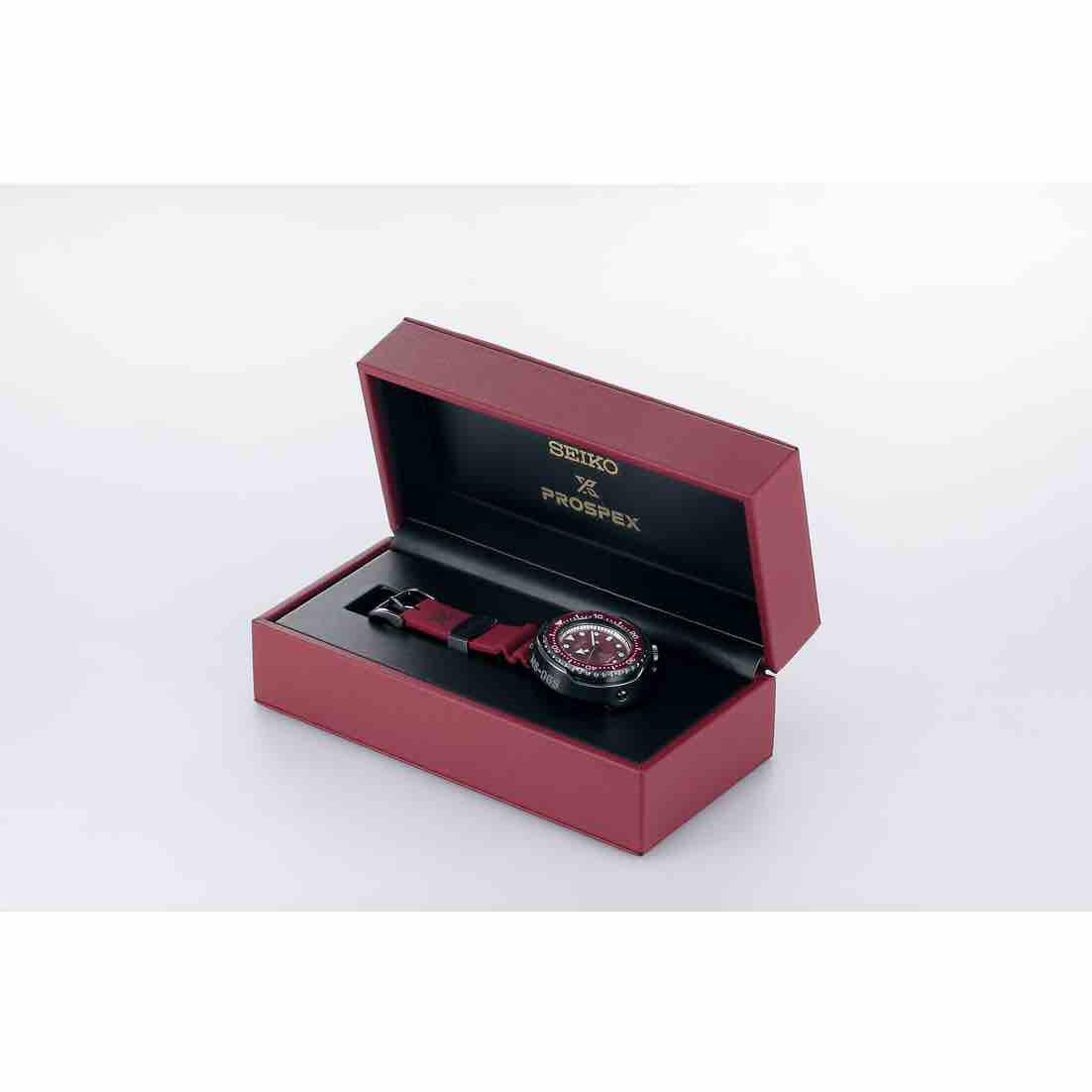 Jam Tangan Pria Seiko Marinemaster Gundam 40th SBDX029 Red Zaku II Limited Edition Red Dial Rubber Strap