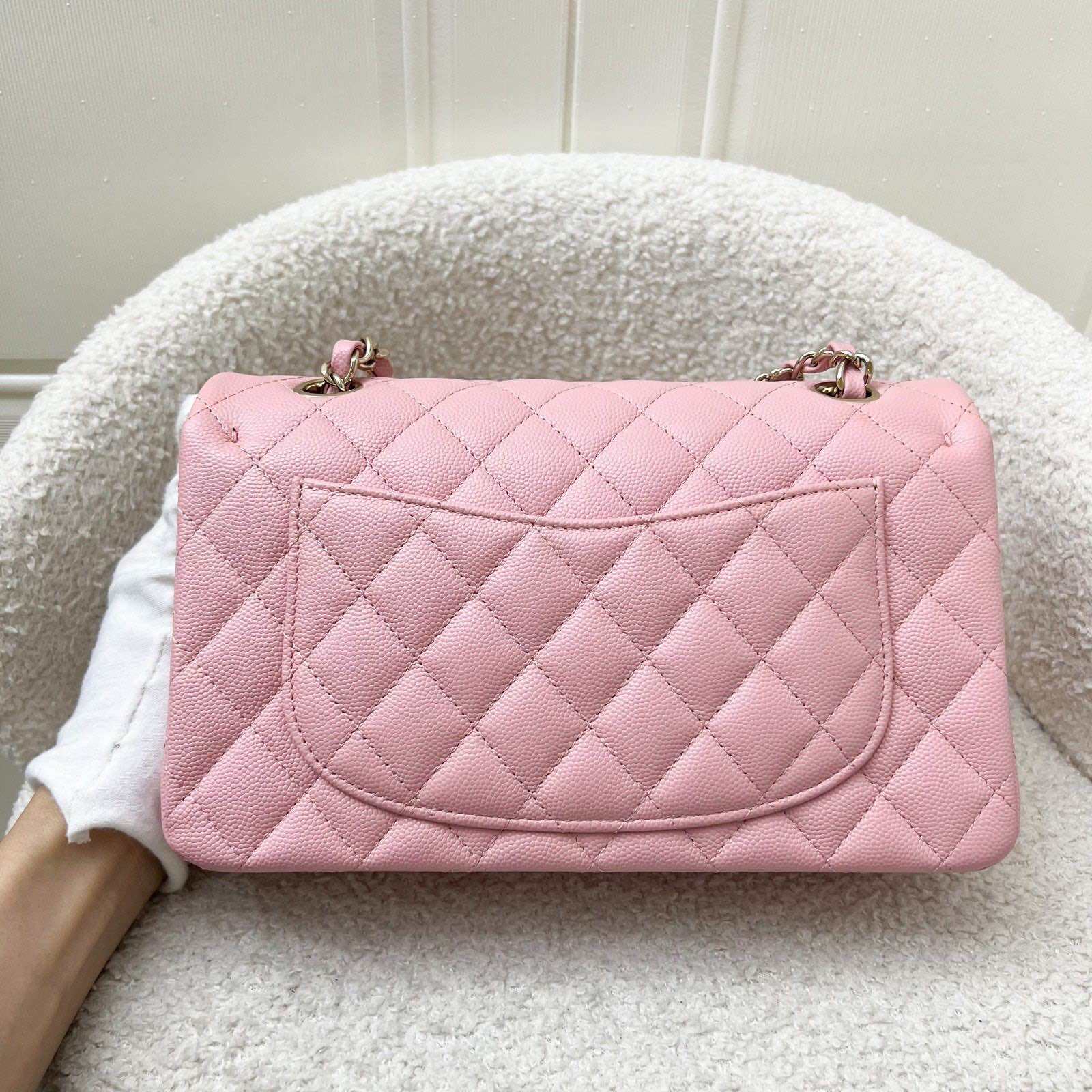 Chanel Small Classic Flap CF in 22C Sakura roze kaviaar LGHW