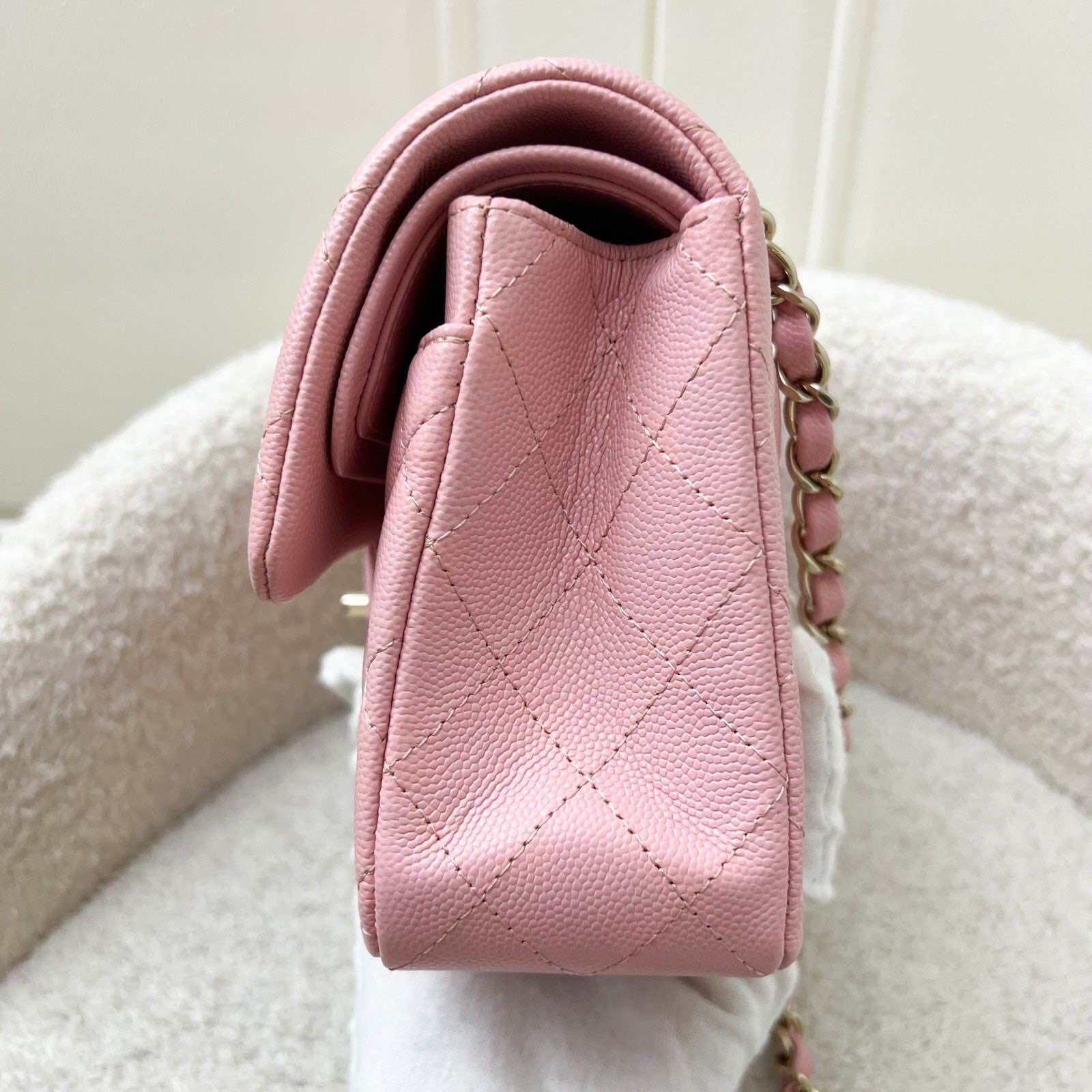 Chanel Small Classic Flap CF in 22C Sakura roze kaviaar LGHW