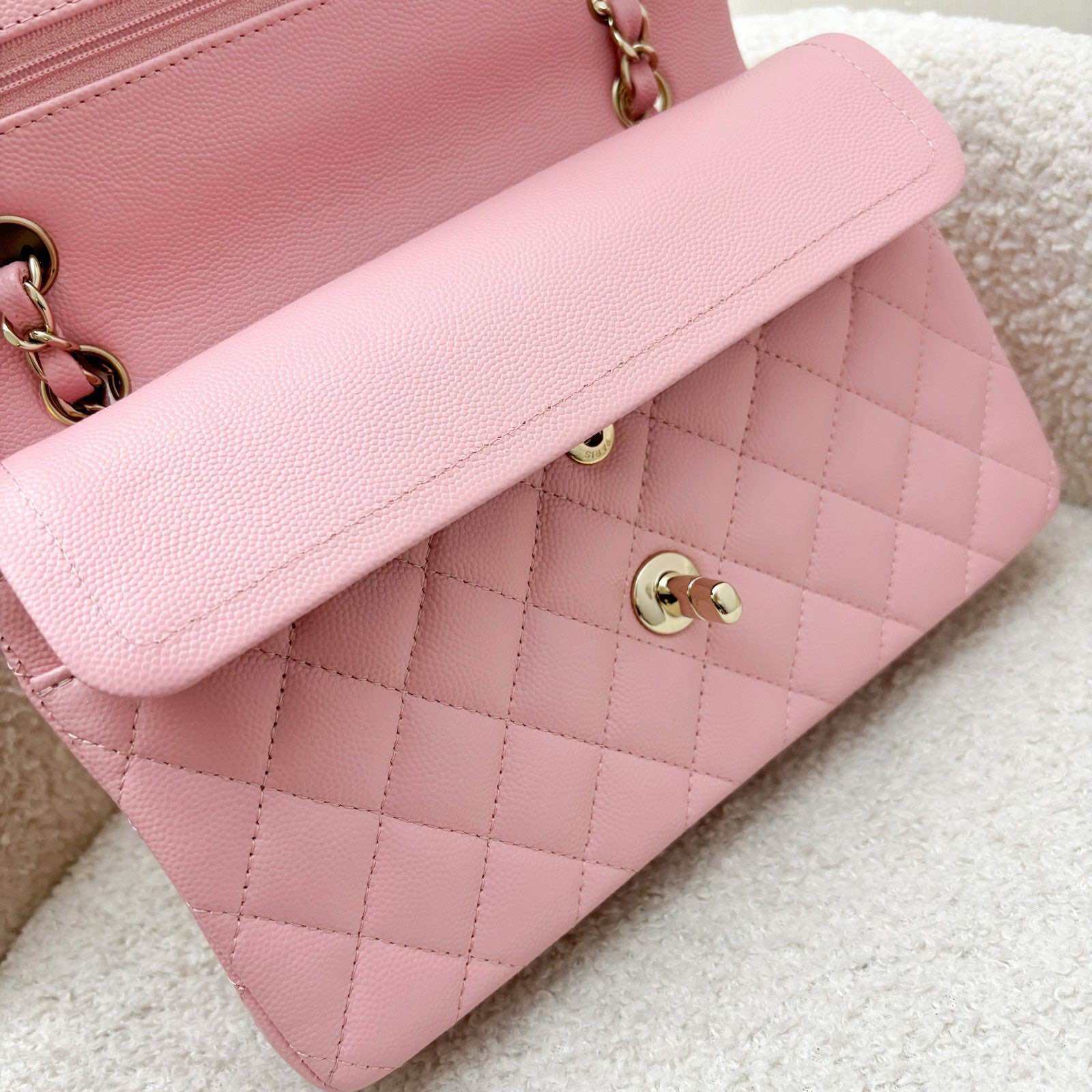 Chanel Small Classic Flap CF in 22C Sakura Pink Caviar LGHW · v7