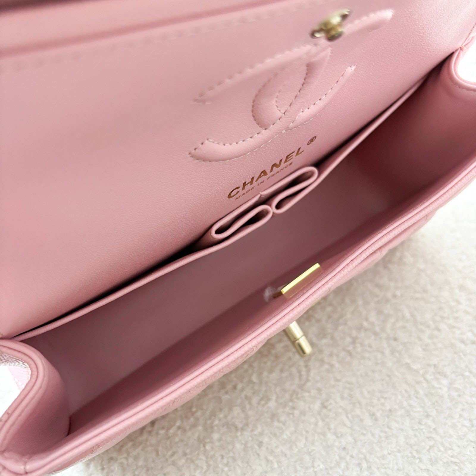 Chanel Small Classic Flap CF in 22C Sakura Pink Caviar LGHW · v7