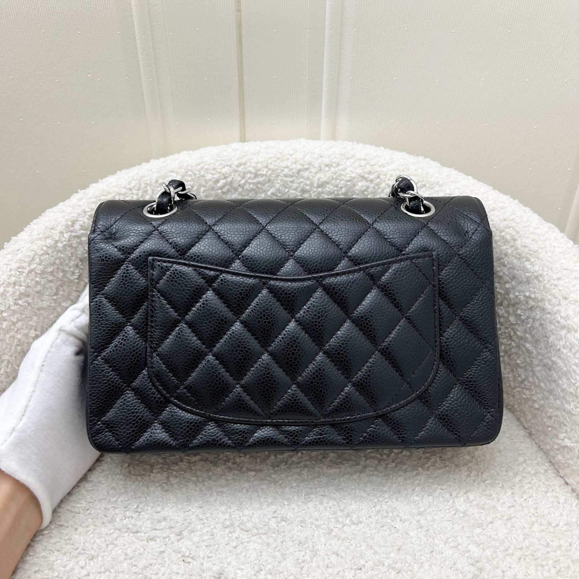Chanel Small Classic Flap CF in caviale nero e SHW