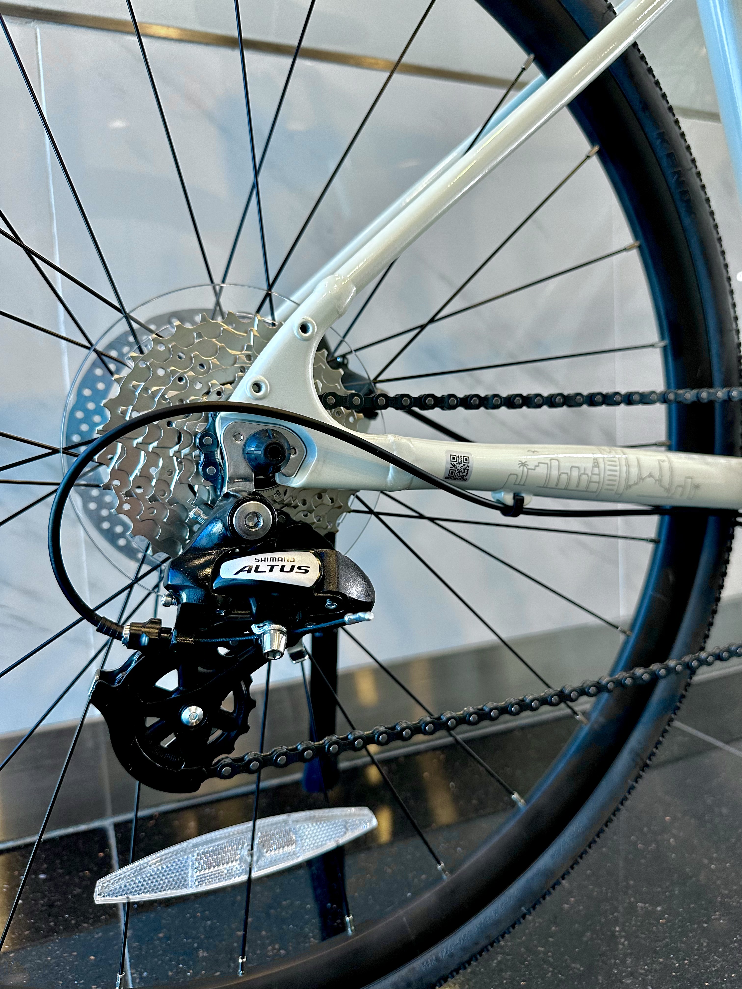 Bicicletta ibrida XDS Hispeed 380, telaio in alluminio ultraleggero, Shimano a 8 velocità