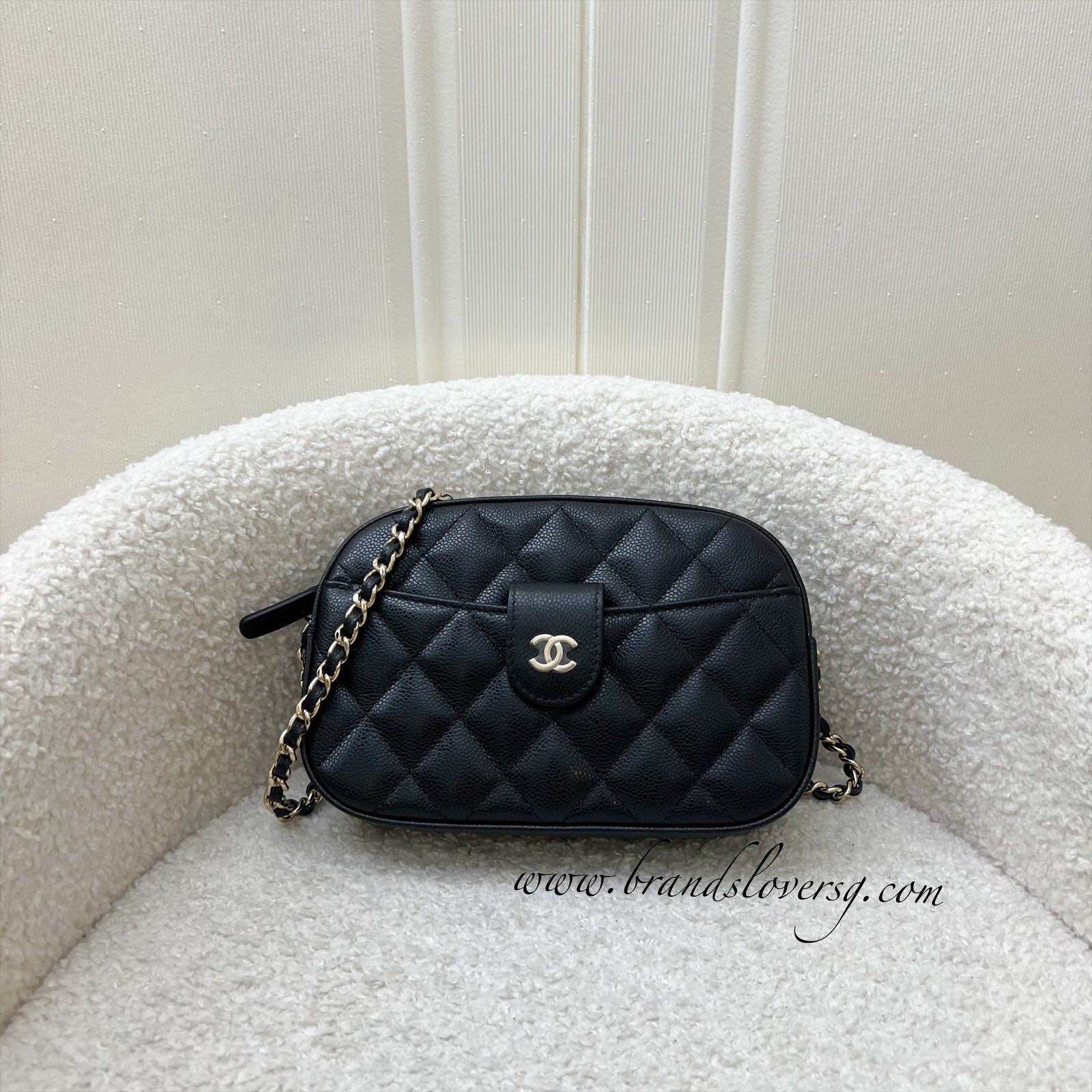 Mini borsa fotografica Chanel 24S in caviale nero e LGHW