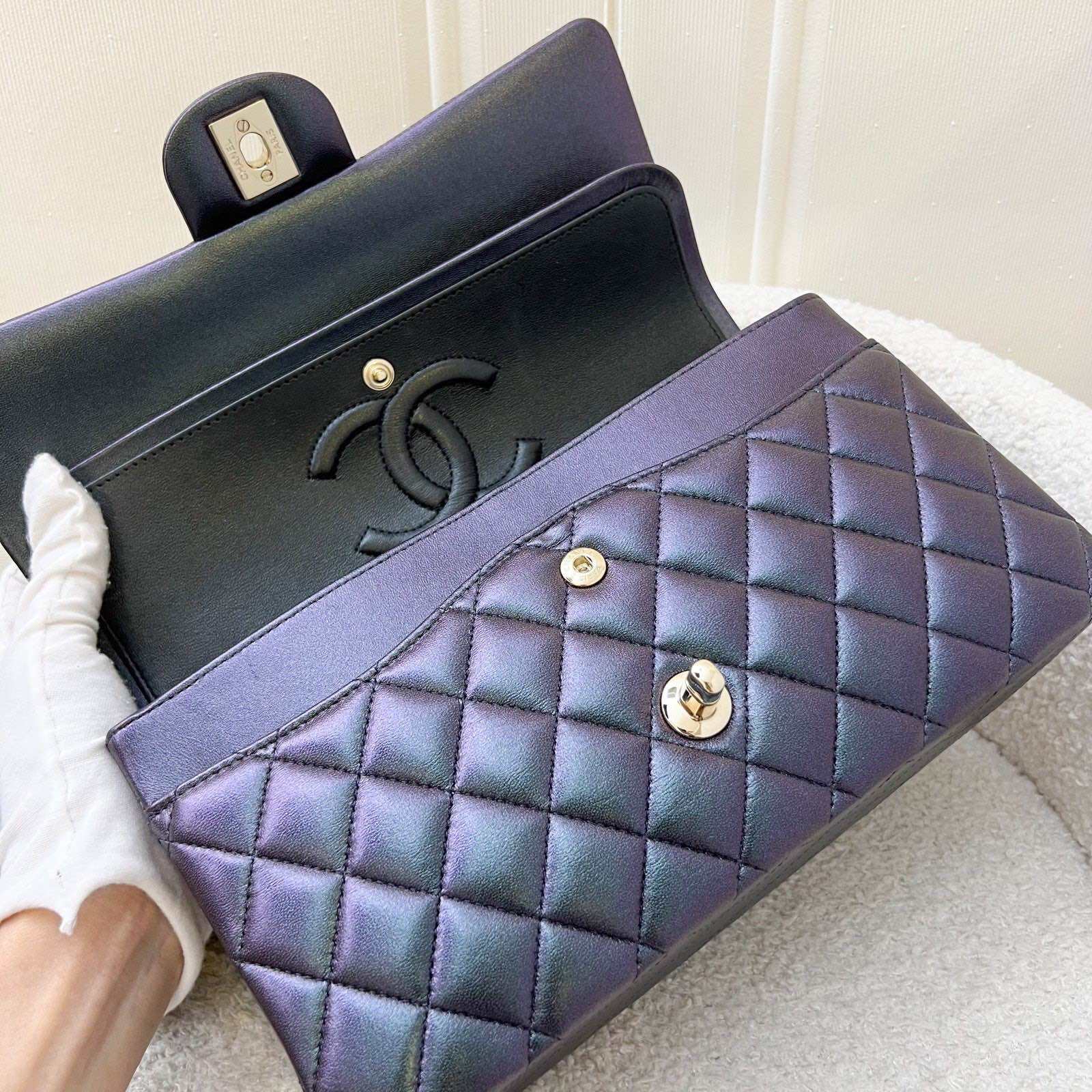 Chanel Medium Classic Flap CF in Iridescent Black Lambskin and LGHW (Model: A01112) · v4