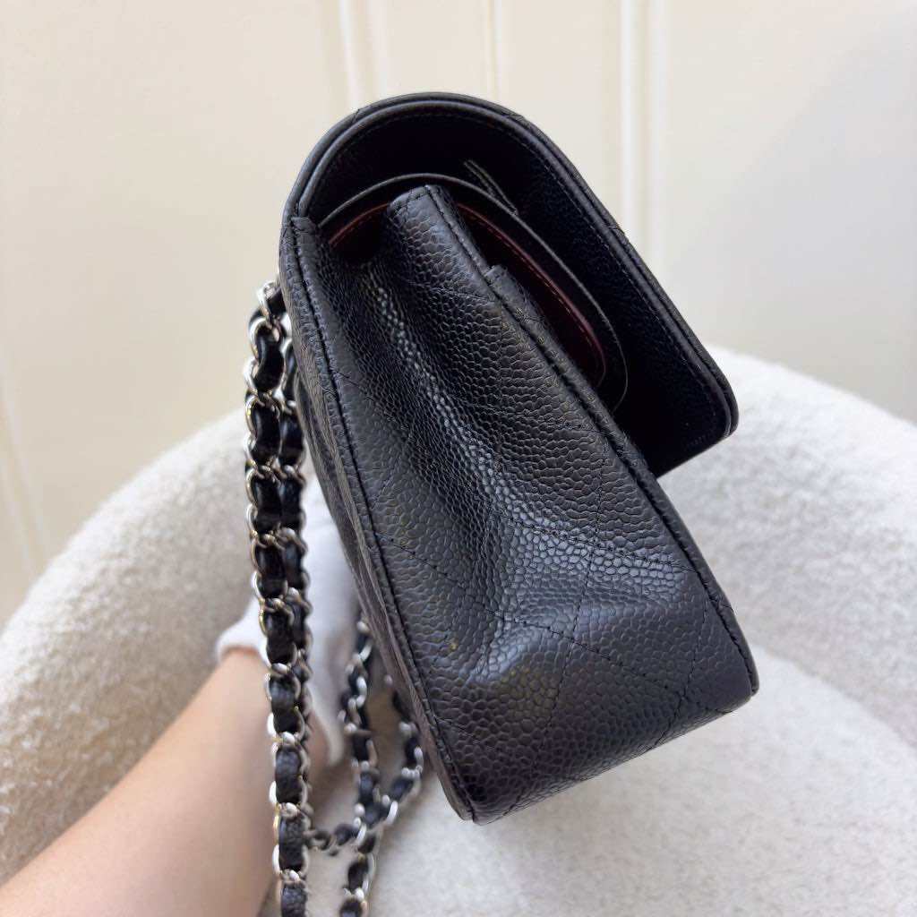Chanel Medium Classic Flap CF in Black Caviar and SHW (Model: A01112) · v23