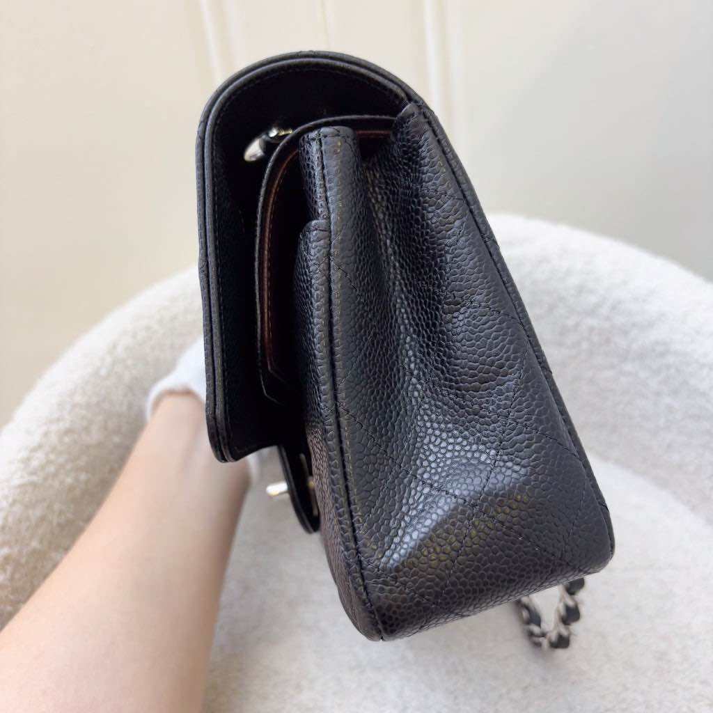 Chanel Medium Classic Flap CF in Black Caviar and SHW (Model: A01112) · v23