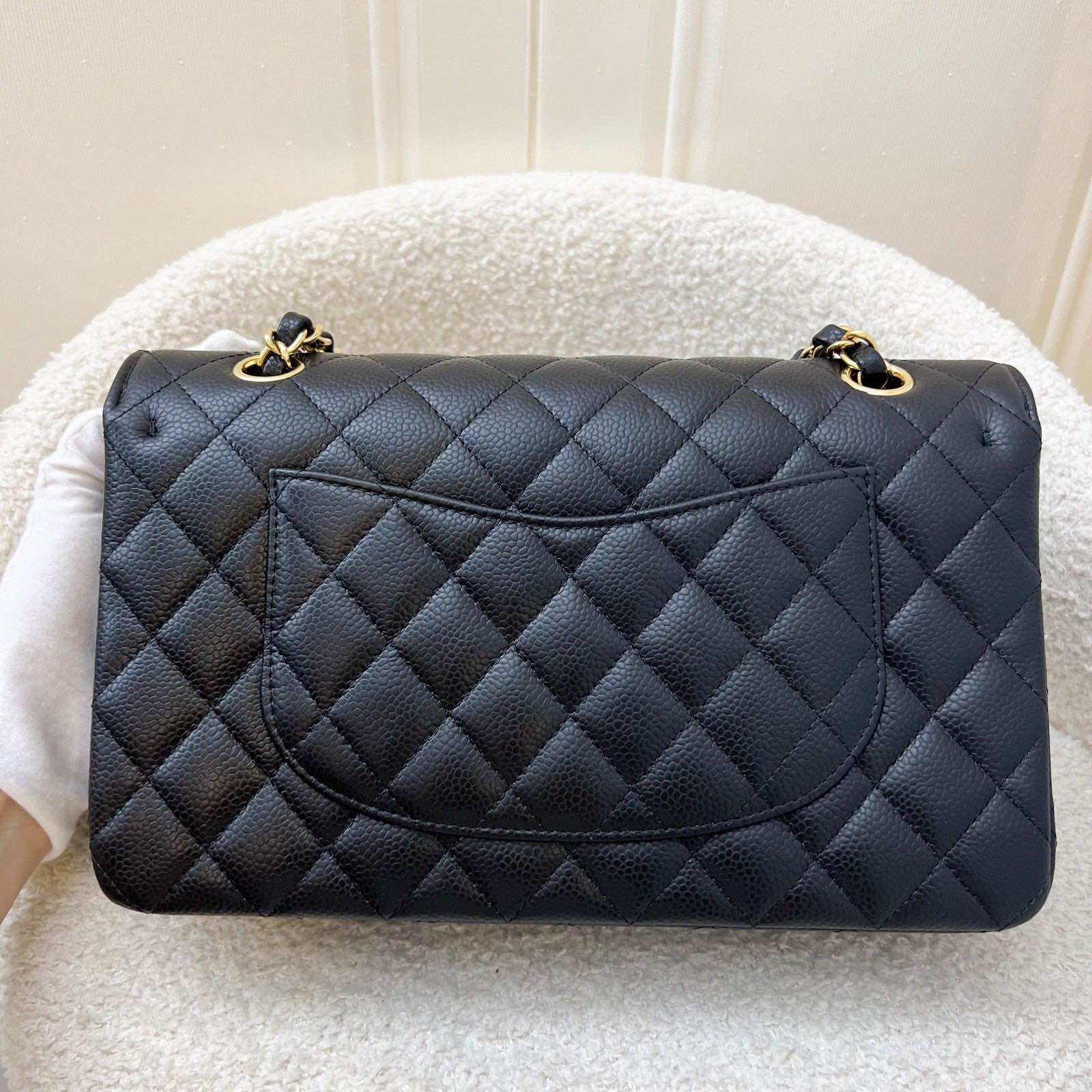 Chanel Medium Classic Flap CF dalam warna Black Caviar GHW (Model: A01112)