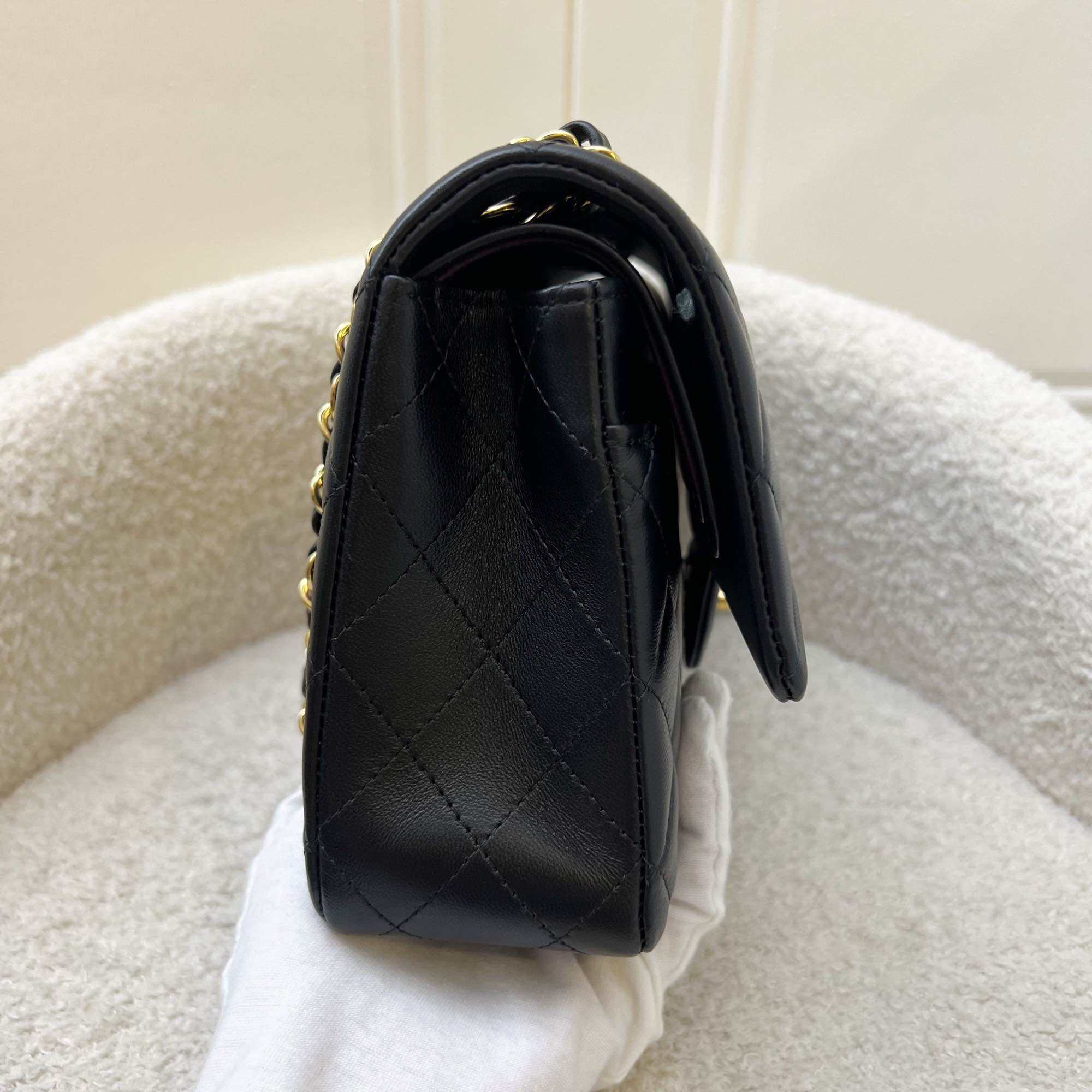 Chanel Medium Classic Flap CF Black Lambskin and GHW (Model: A01112) · v5