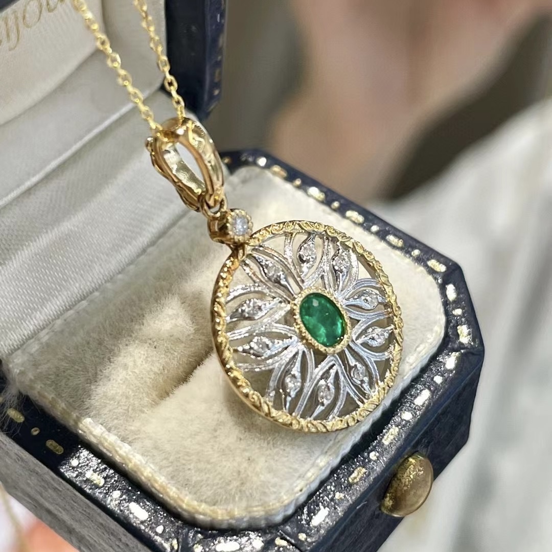 Montagne Jewelry สร้อยคอทองคำบริสุทธิ์ 18k สำหรับผู้หญิง ดีไซน์ดอกทานตะวันประดับเพชร อัญมณีสีเขียวธรรมชาติ จี้มรกต