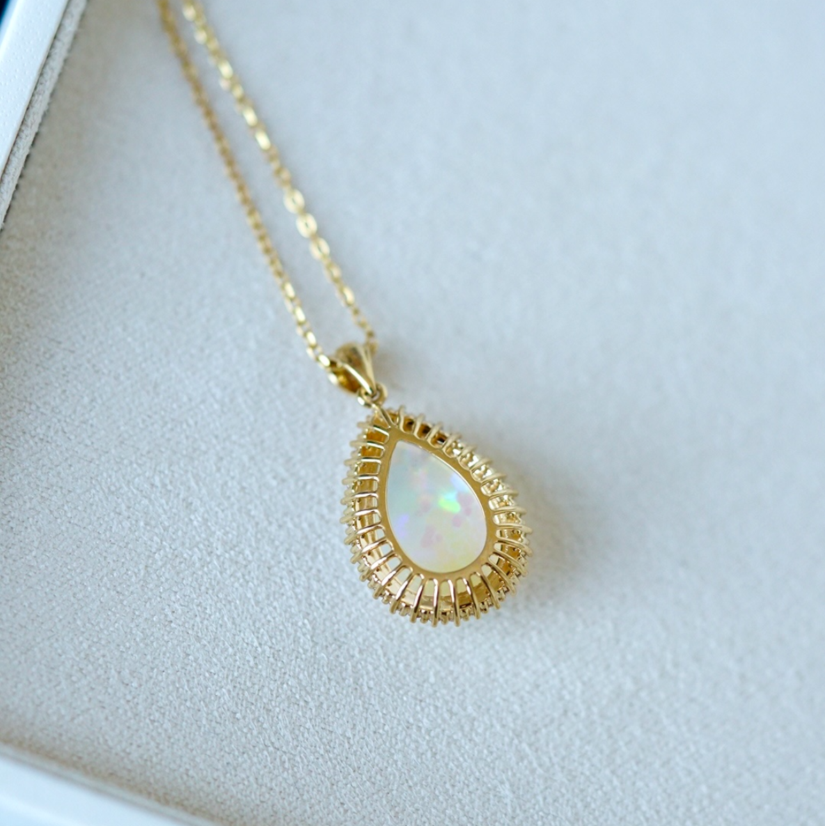 Montagne Jewelry 18k Pure Gold necklace for women Diamond Inset Teardrop Design Fine Jewellery Natural Opal Pendant Necklace · v3