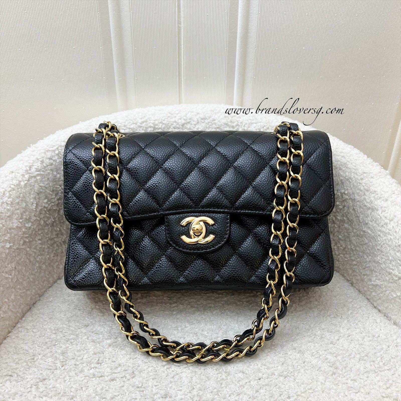 Chanel Small Classic Flap CF in Black Caviar und GHW