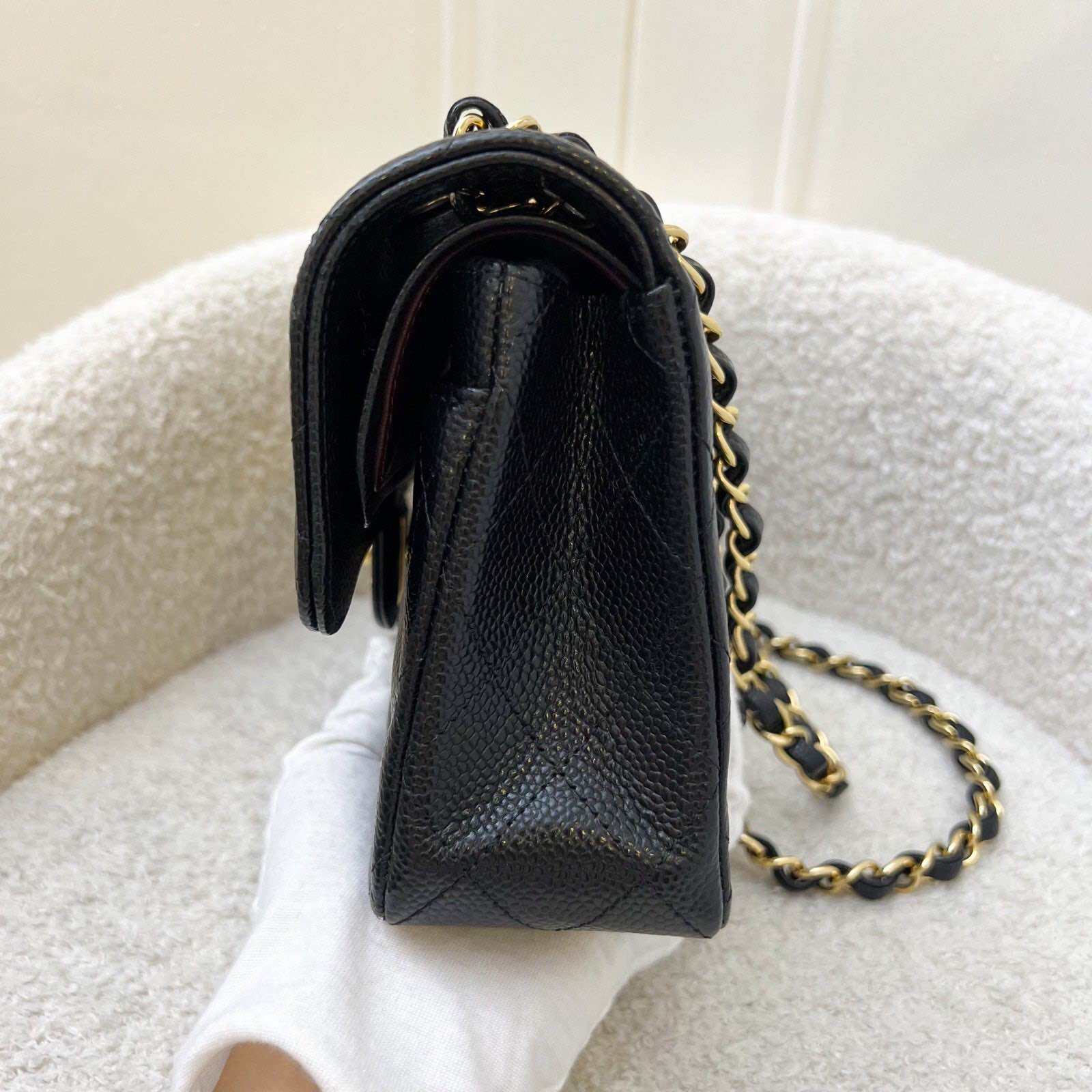Chanel Small Classic Flap CF в цвете Black Caviar и GHW