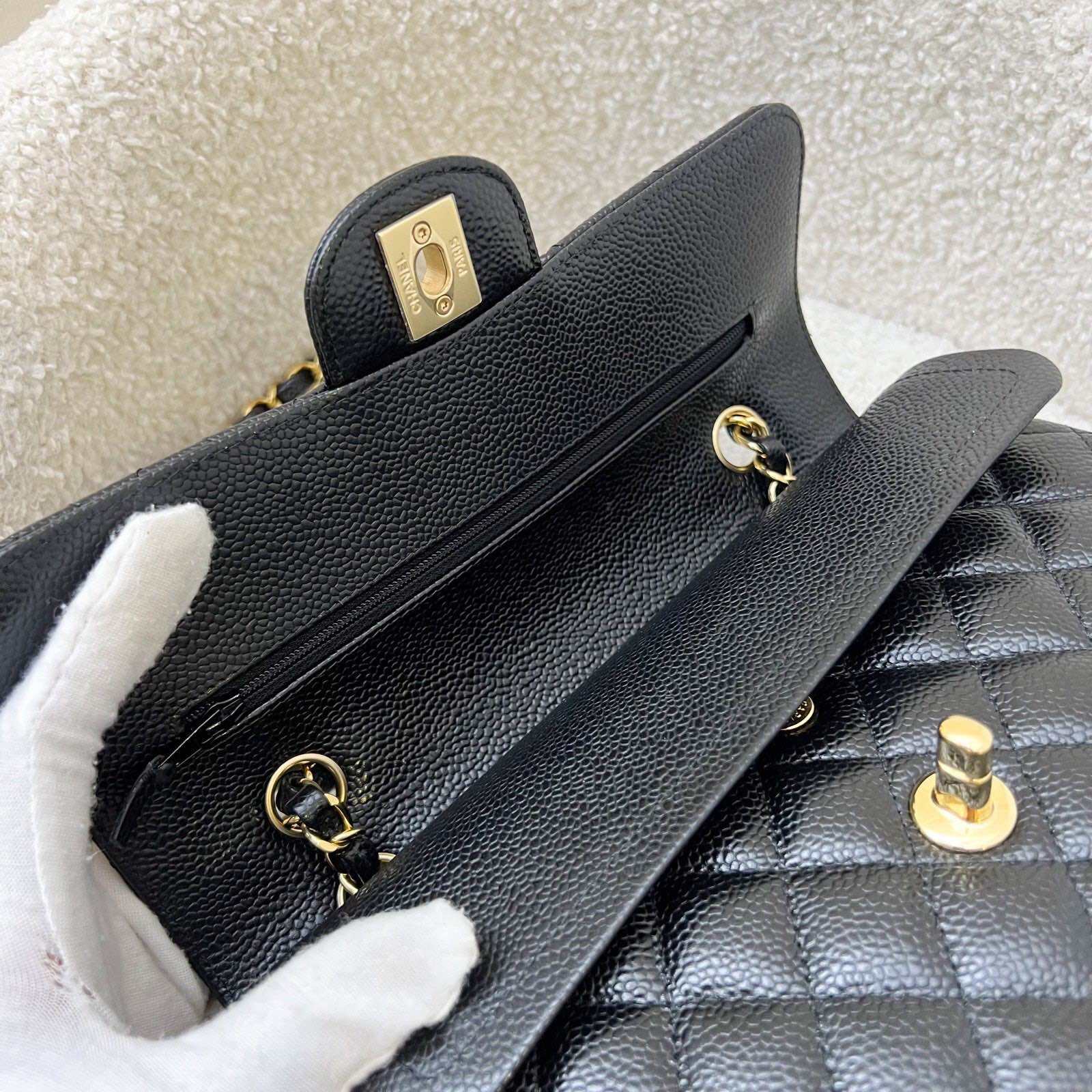 Chanel Small Classic Flap CF в цвете Black Caviar и GHW
