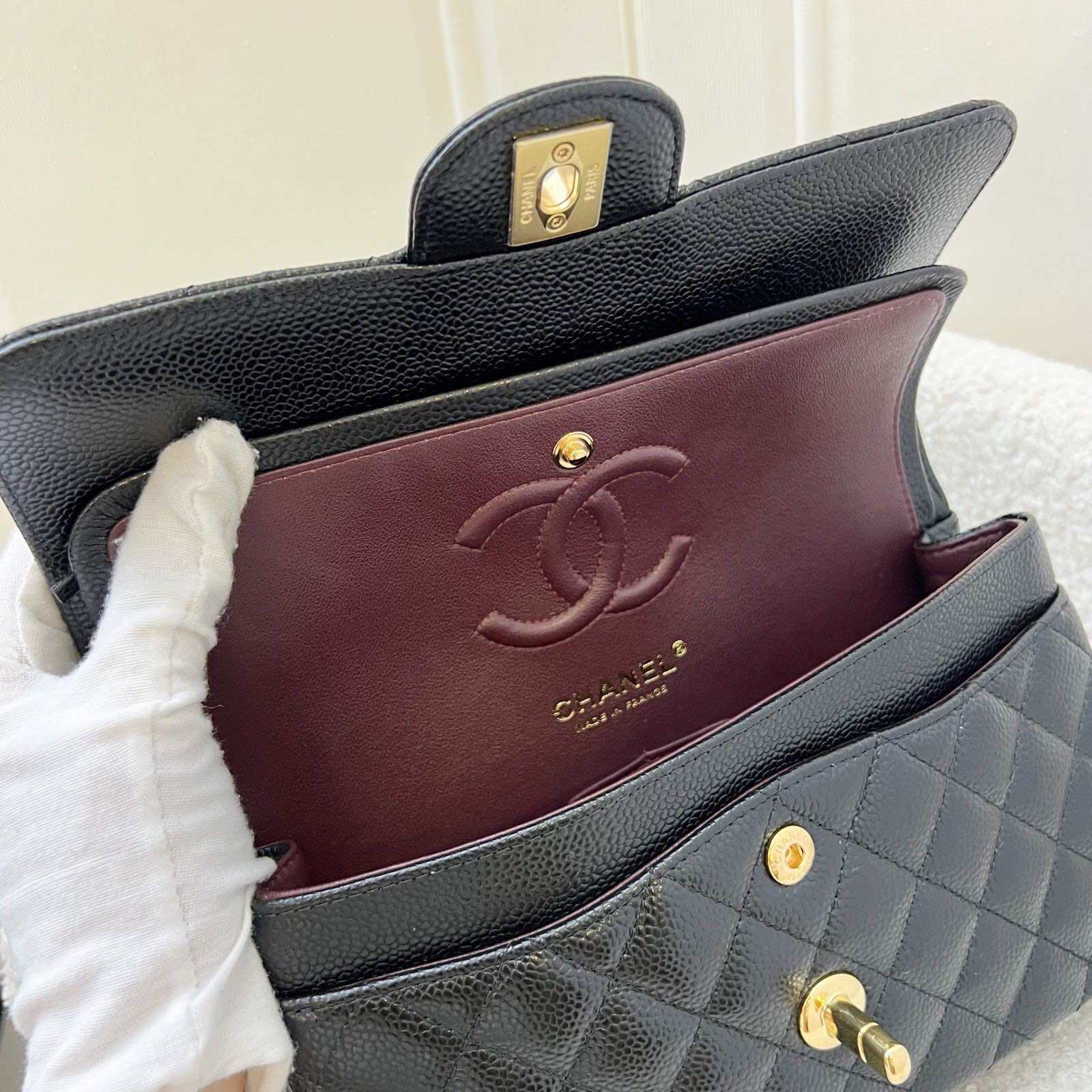 Chanel Small Classic Flap CF в цвете Black Caviar и GHW