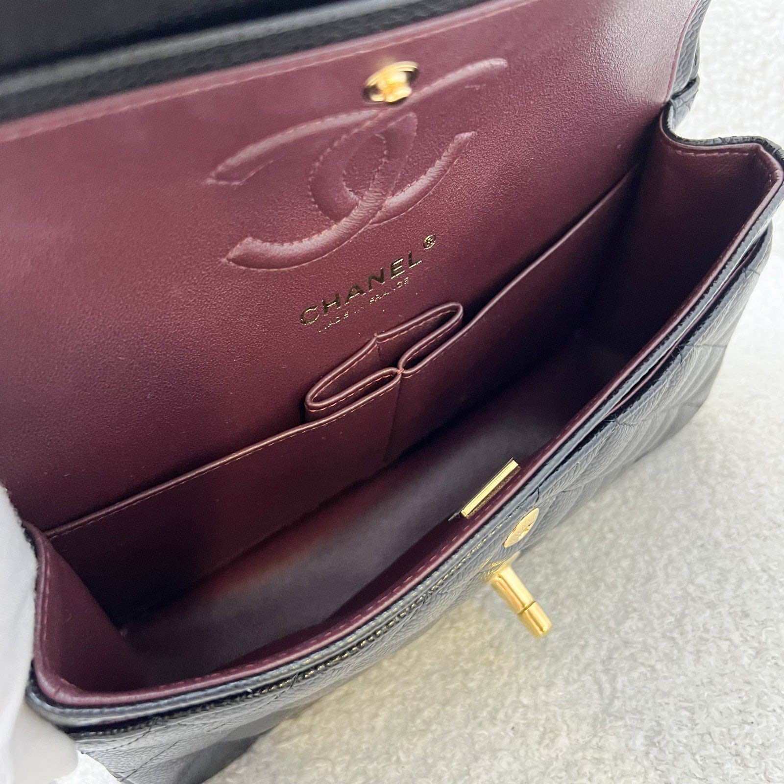 Chanel Small Classic Flap CF в цвете Black Caviar и GHW
