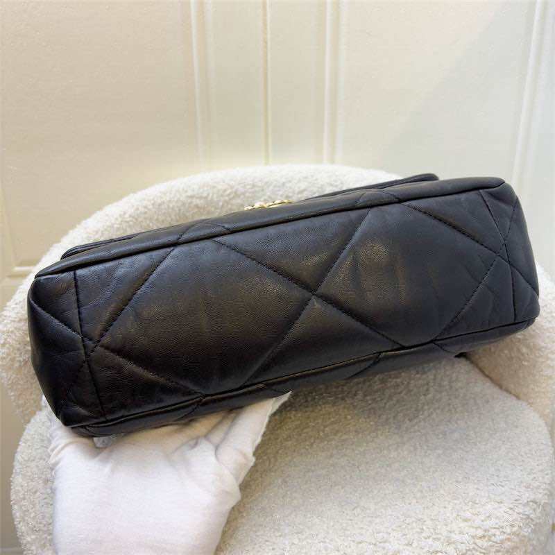 Falda media/grande Chanel 19 in pelle di agnello nera e HW tricolore