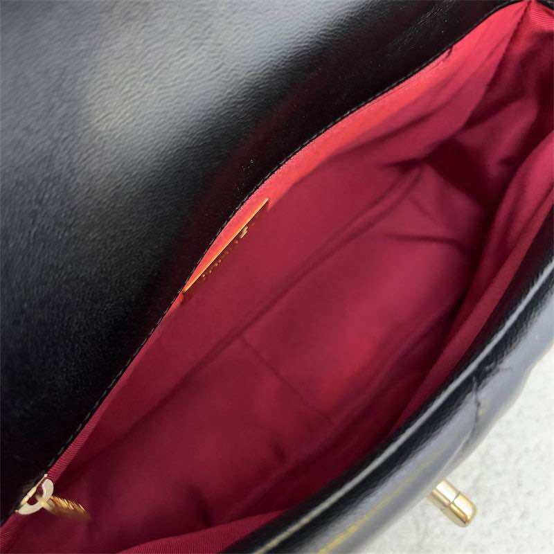 Falda media/grande Chanel 19 in pelle di agnello nera e HW tricolore