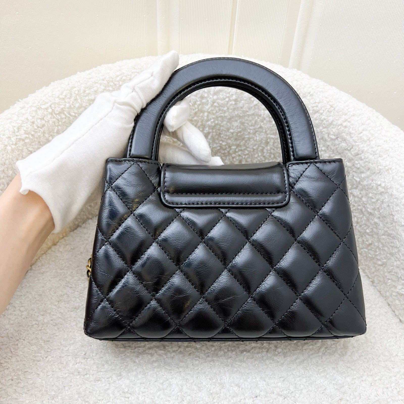 Chanel Mini / Small Kelly Bag in Black Shiny Distressed Calfskin and AGHW · v6