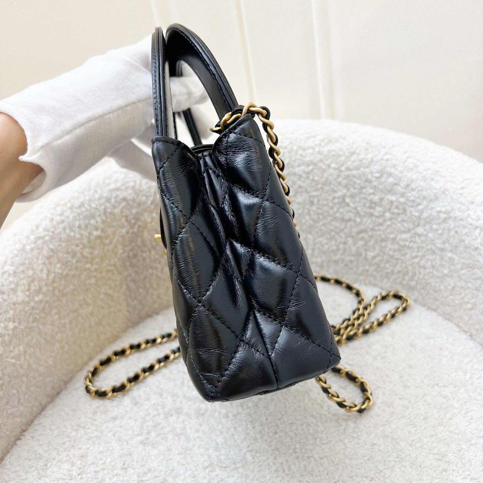 Chanel Mini / Small Kelly Bag in Black Shiny Distressed Calfskin and AGHW · v6