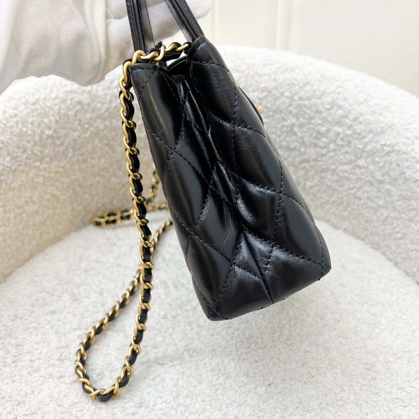 Chanel Mini / Small Kelly Bag in Black Shiny Distressed Calfskin and AGHW · v6
