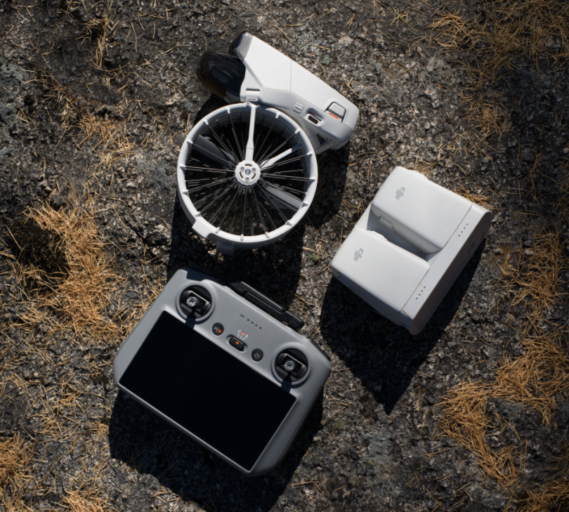 DJI Flip - طائرة بدون طيار مزودة بتحكم صوتي وتتبع الذكاء الاصطناعي مع واقي مروحة قابل للطي بتغطية كاملة / 4k60FPS / إرجاع ذكي / الوزن